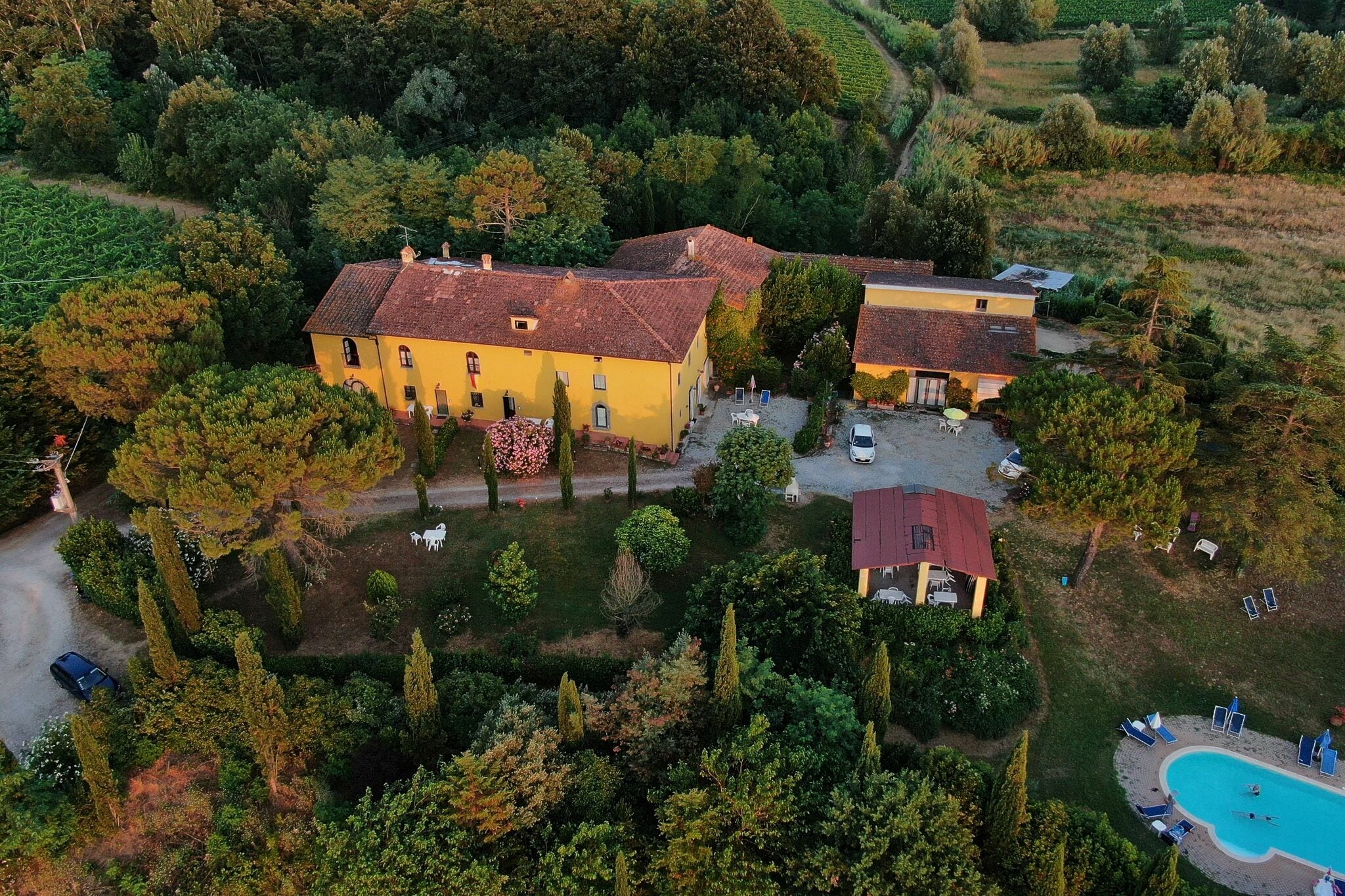 Gemütliches Bauernhaus in Vinci mit Swimmingpool