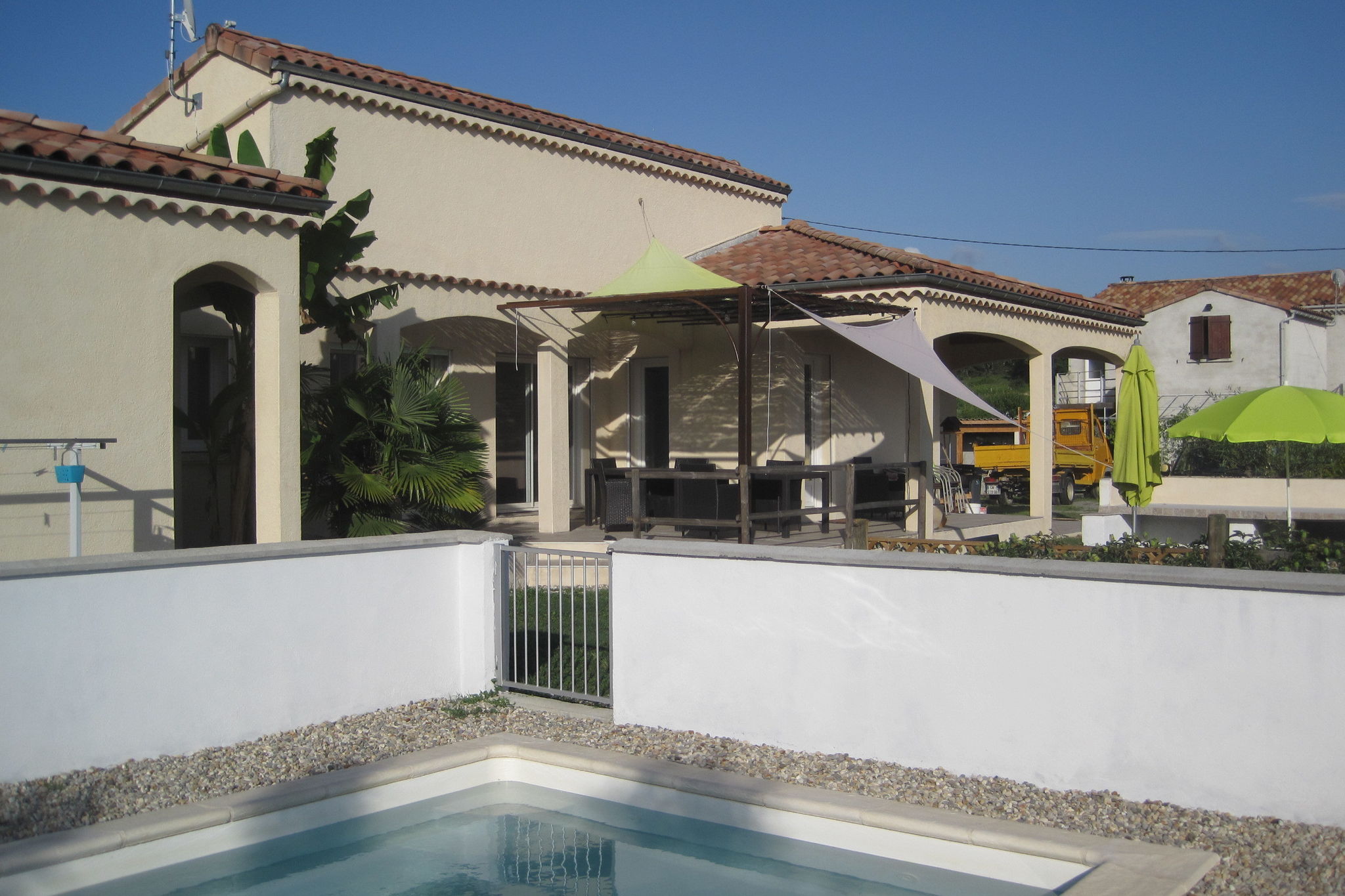 Maison de vacances moderne avec piscine chauffée à Pradons