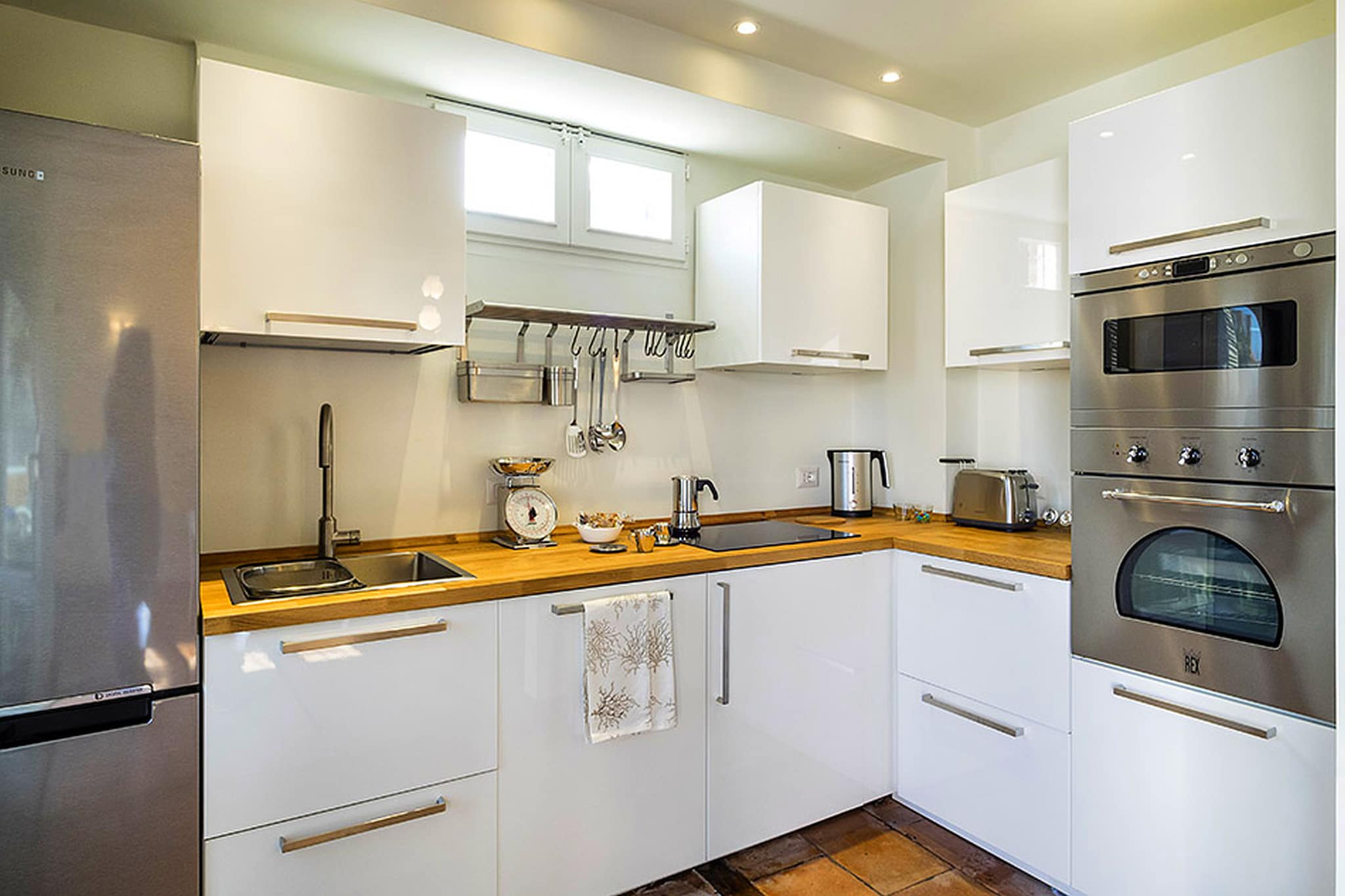 Ground floor: (Kitchen(cooker(4 ring stoves, electric), oven, microwave, dishwasher, fridge-freezer), Living/diningroom(TV, dining table, DVD player, CD player, high chair), bathroom(shower, washbasin, toilet, bidet), Bubble bath, pantry(washing machine))\n\nAttic: (bedroom(double bed), bedroom(double bed or 2 single beds), bathroom(shower, washbasin, toilet, bidet), children\'s bed)\n\nshower(outside), heating(electric, through air conditioning), air conditioning, terrace(30 m2), garden(70 m2), garden furniture, BBQ, parking, bicycles available(on request)