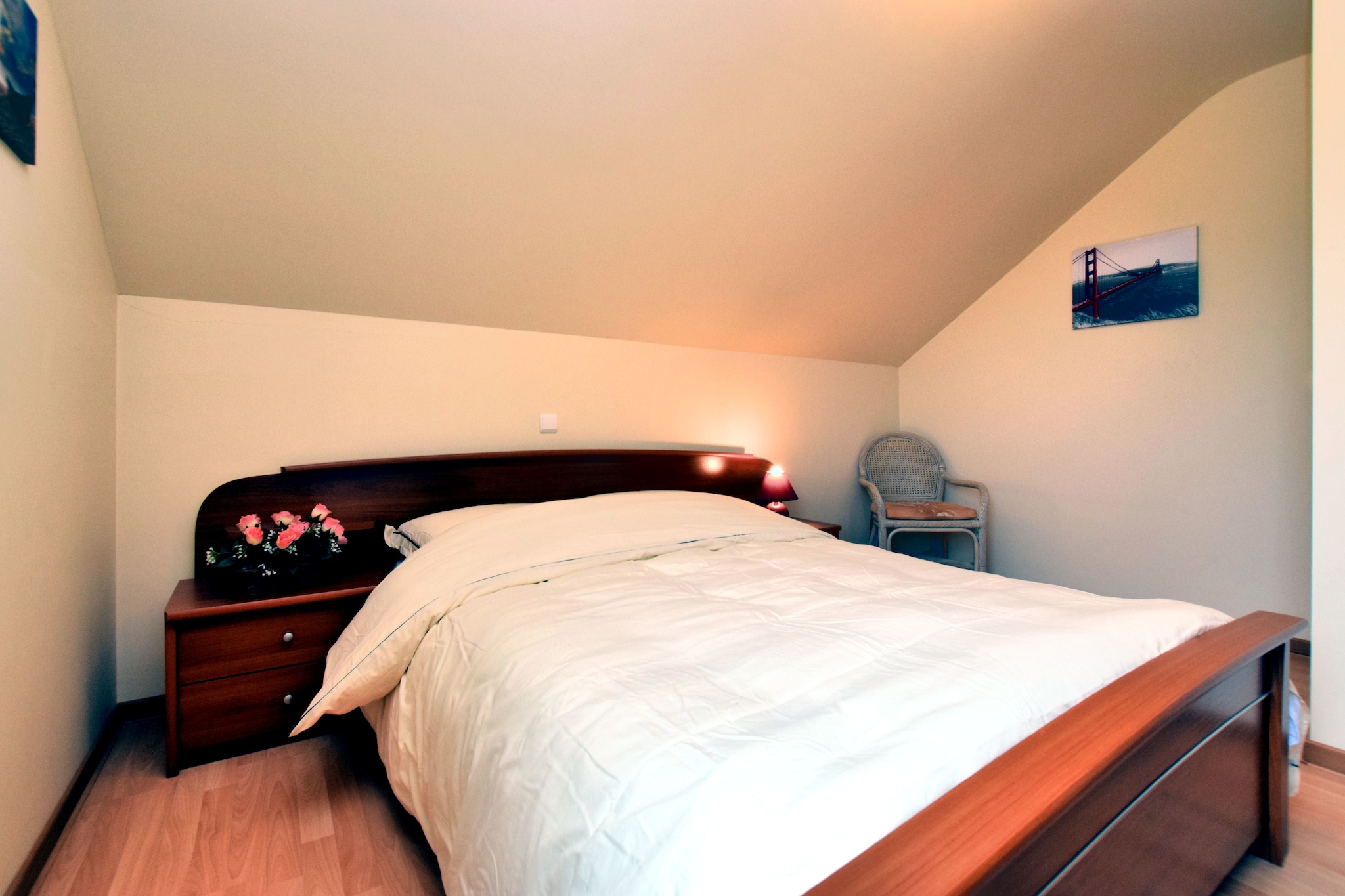 Ground floor: (open kitchen(dining table, electric kettle, cooker(4 ring stoves, ceramic), coffee machine, microwave, dishwasher, fridge-freezer, high chair), Living/diningroom(TV(flatscreen), dining table(8 persons), DVD player, stereo unit), Bedroom with bathroom(double bed(160 x 200 cm), shower, washbasin), washing room(oven, ironing board, iron), toilet)\n\nOn the 1st floor: (bedroom(2x single bed(90 x 200 cm), TV, DVD player, table football), bedroom(double bed(140 x 200 cm)), bedroom(double bed(160 x 200 cm)), bathroom(bath tub, sauna, washbasin, toilet))\n\nrecreation room, bathtub or shower, infrared sauna, washing machine, terrace, terrace(roofed), garden, garden furniture, BBQ, deckchairs, parasol, sand pit, play equipment, slide, children\'s bed, children\'s bed, hairdryer, party games