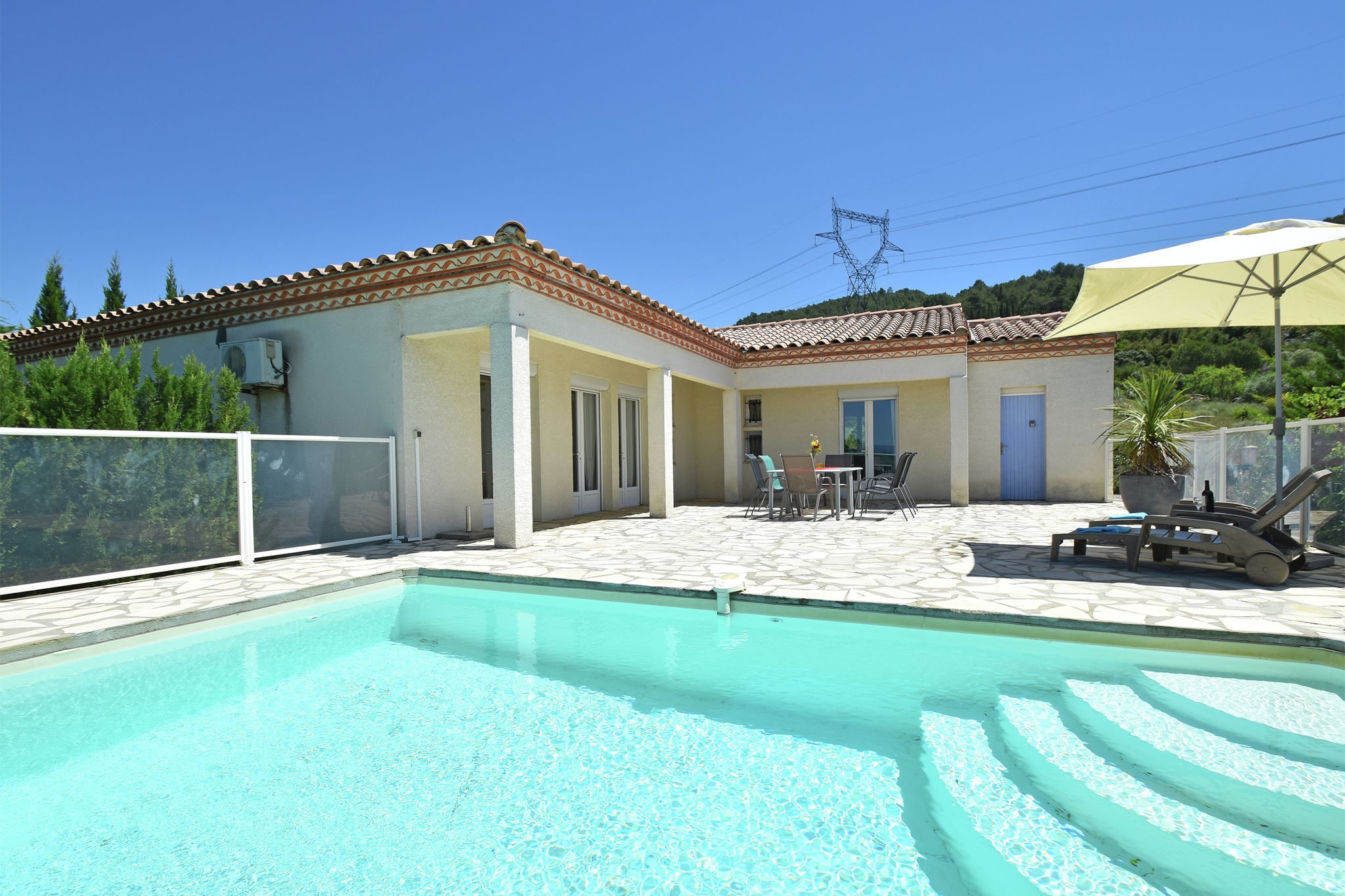 Ruhige Villa in Oupia mit privatem Swimmingpool