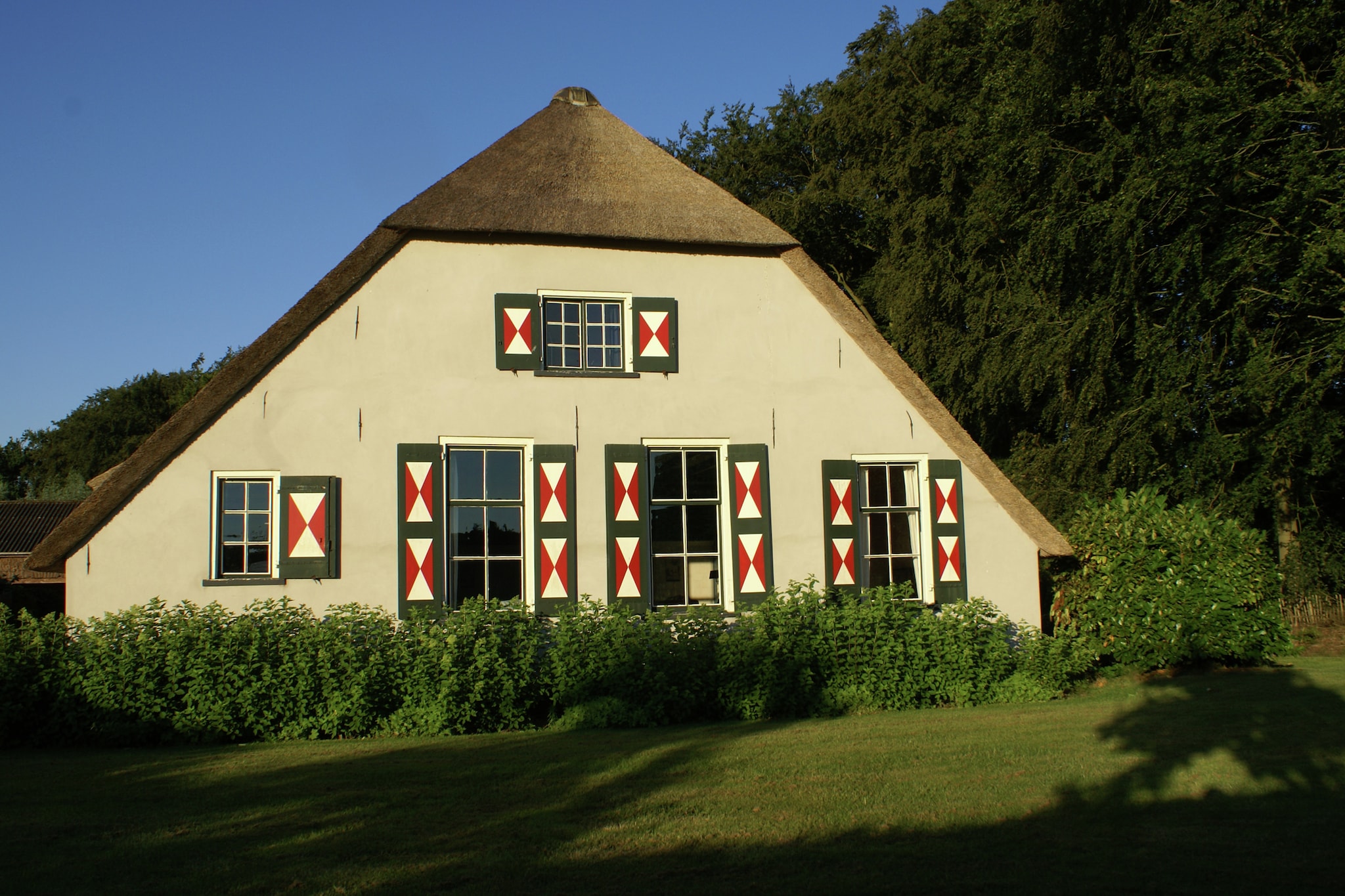 Hofstede Groot Blankenstein-Buitenkant zomer