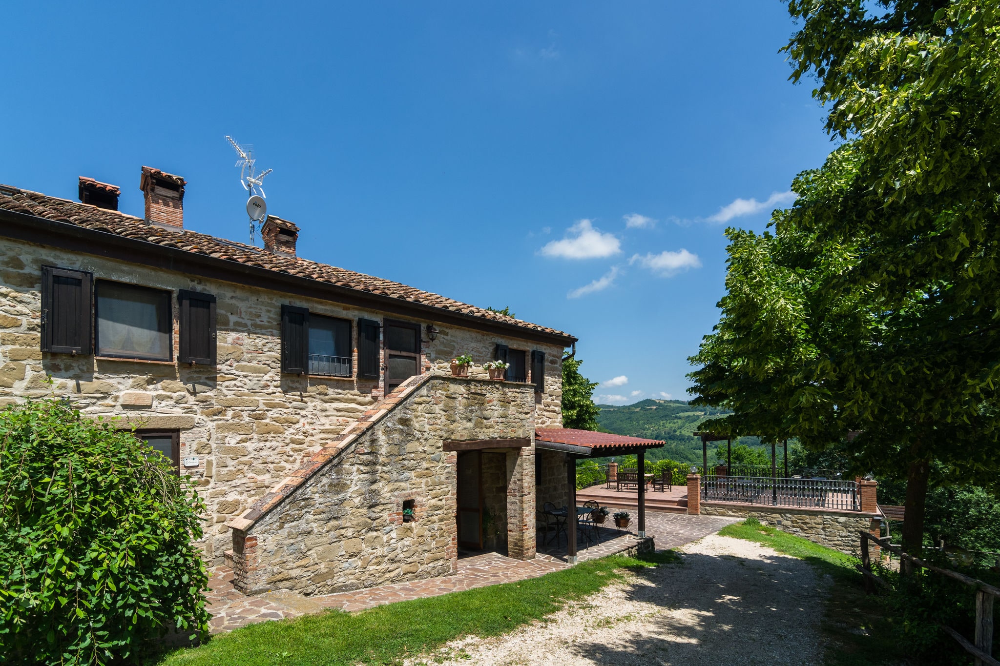 Schicker Bauernhof mit Bergblick in Fratticiola Selvatica