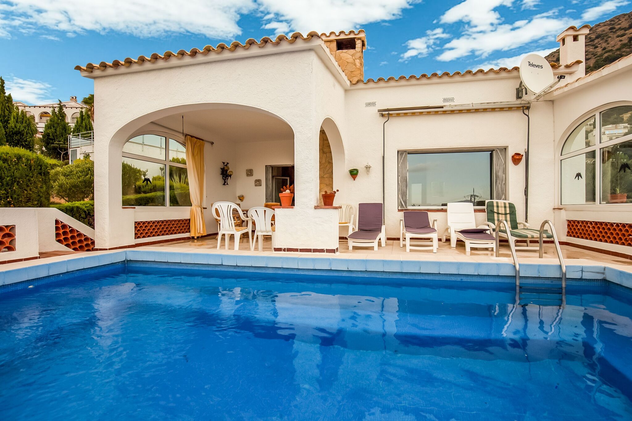Modern vakantiehuis in Roses met privézwembad