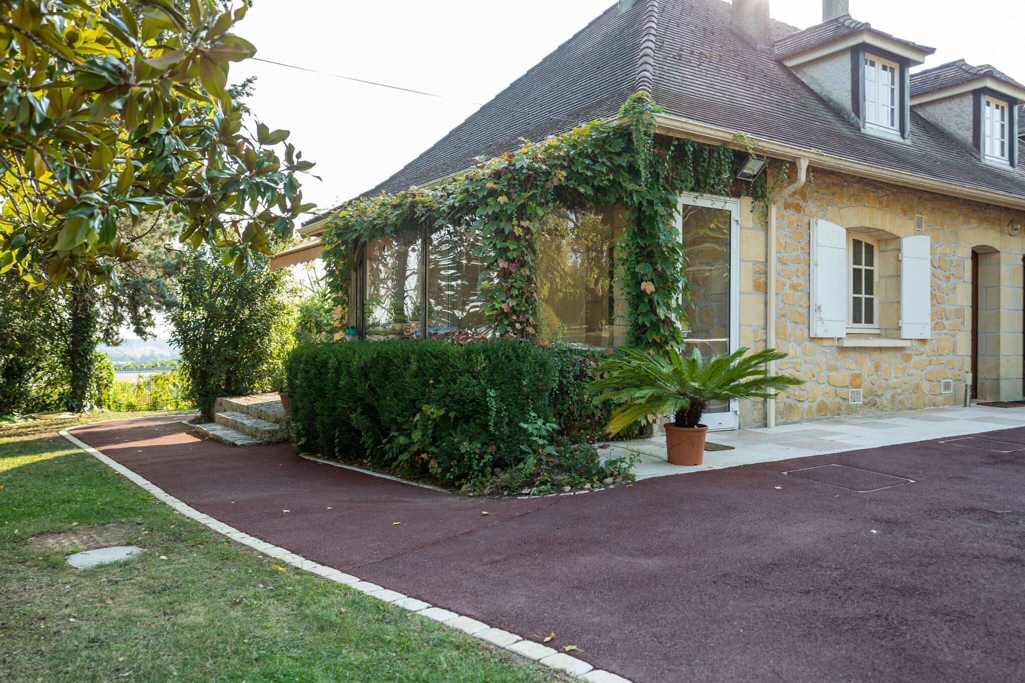 Attractive Villa with Private Garden between Saint-Emilion and Bergerac