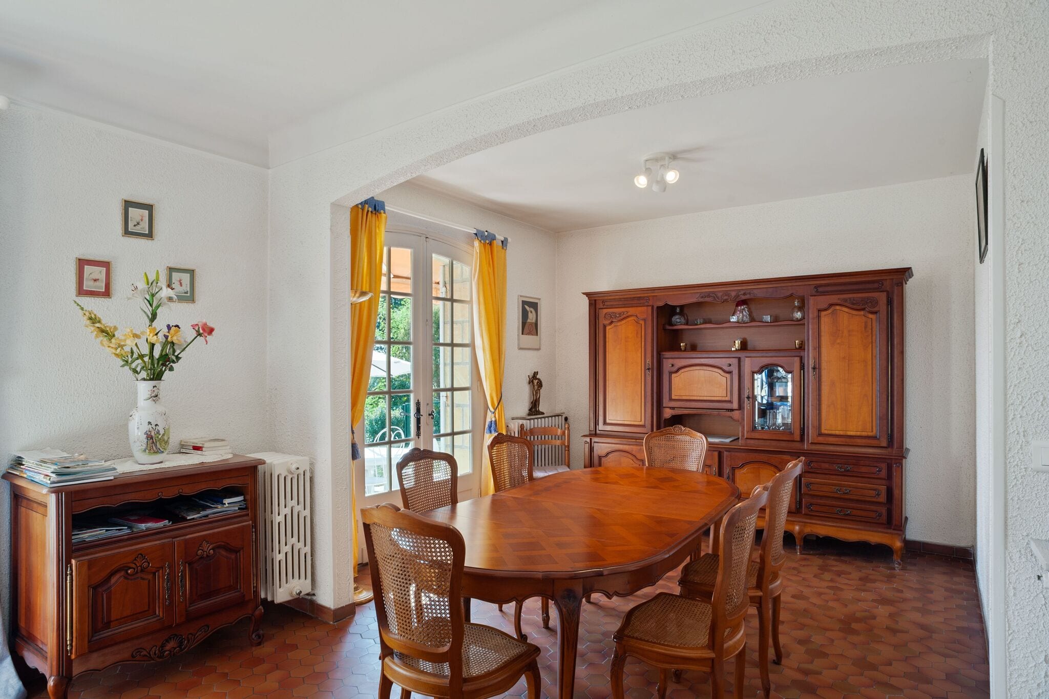 Attractive Villa with Private Garden between Saint-Emilion and Bergerac