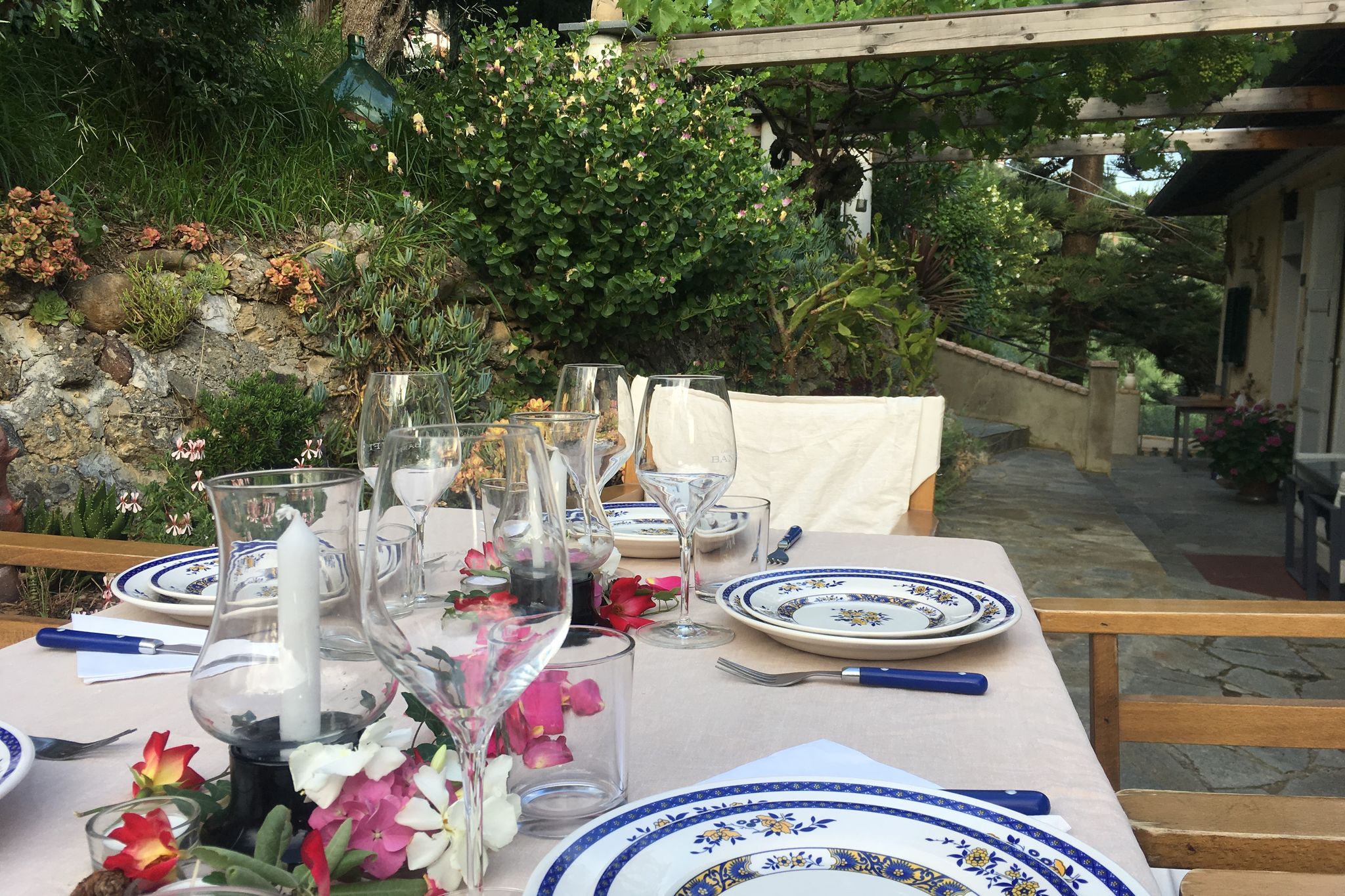 Geräumiges Ferienhaus in Ventimiglia mit Garten