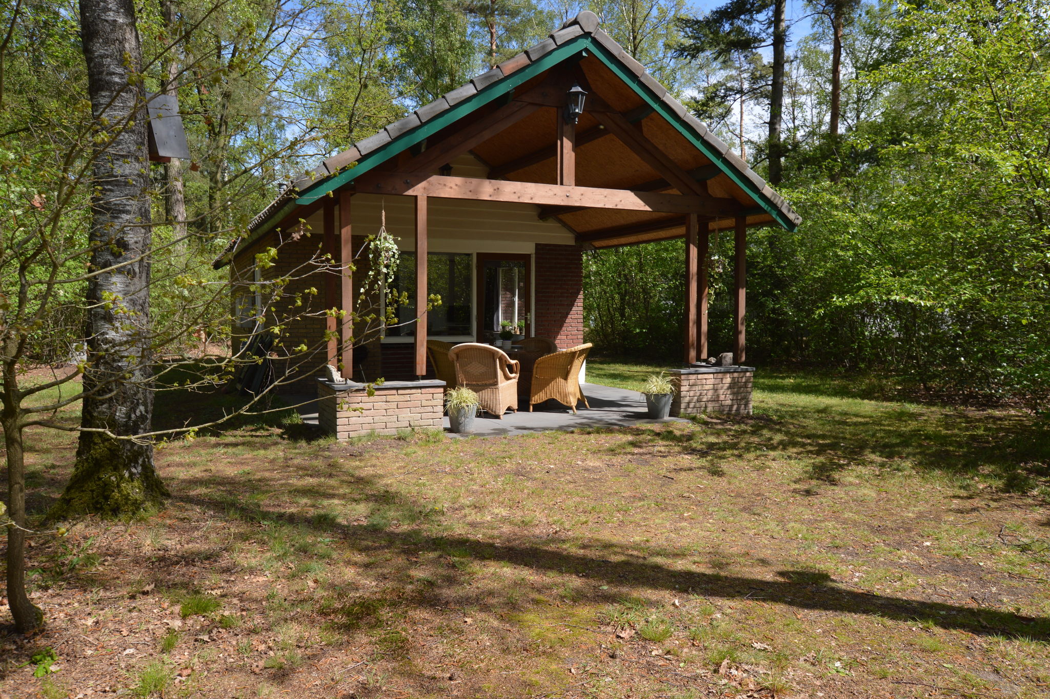vrijstaand huisje met sauna, grote tuin en overdekt terras