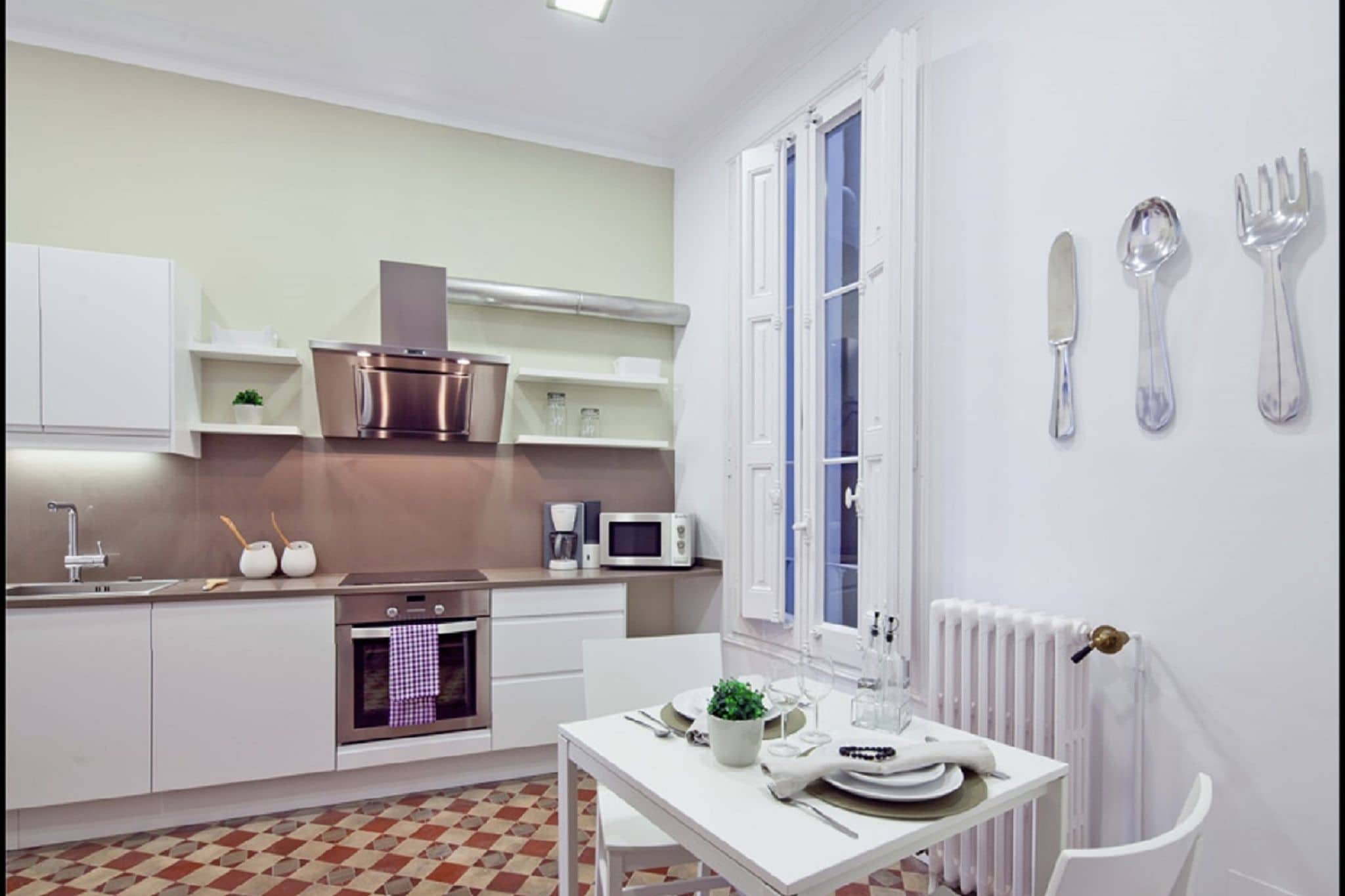 Luxuriöse Wohnung für 8 Personen, kürzlich renoviert im Zentrum von Barcelona