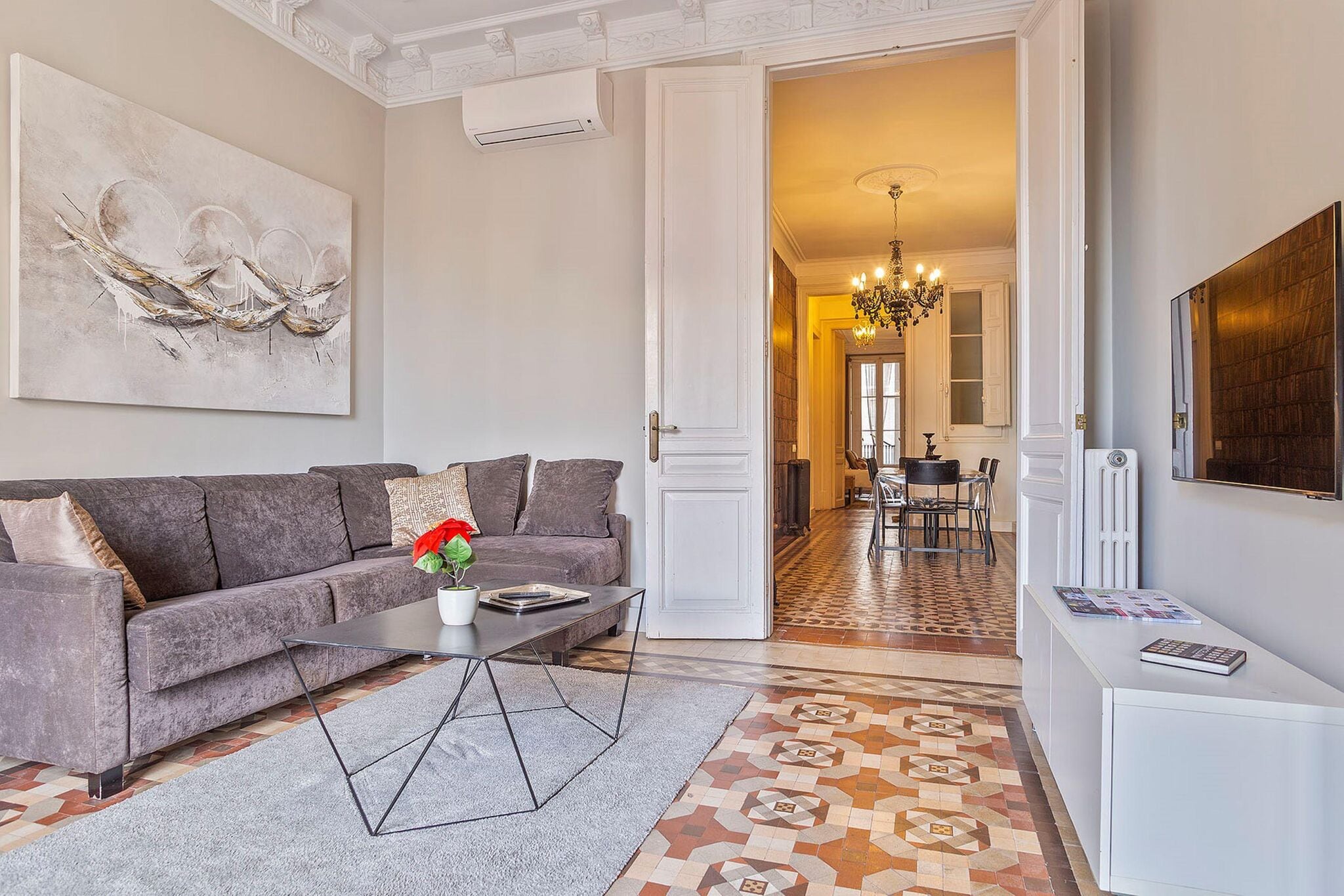 Luxurious apartment for 8 people recently renovated in the center of Barcelona