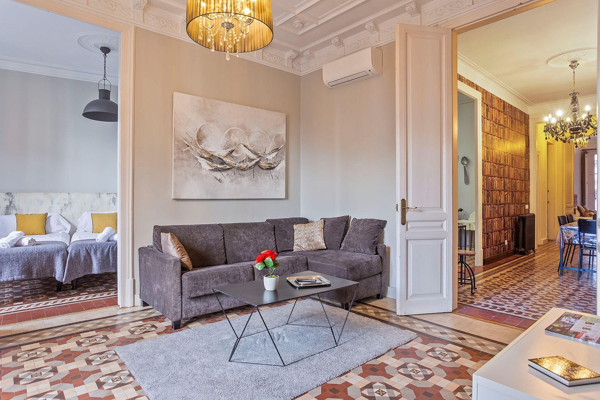 Luxurious apartment for 7 people recently renovated in the center of Barcelona
