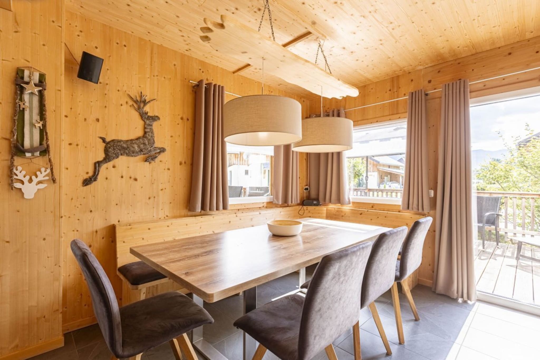 Superior chalet with whirlpool