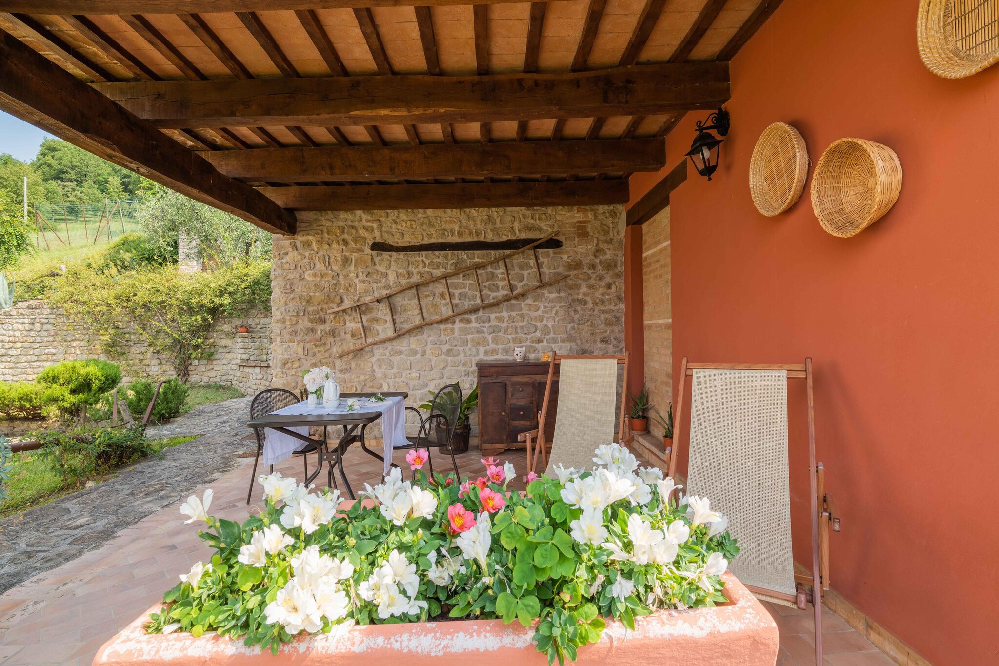 Fabulous Holiday Home with WiFi in Monte San Martino Italy