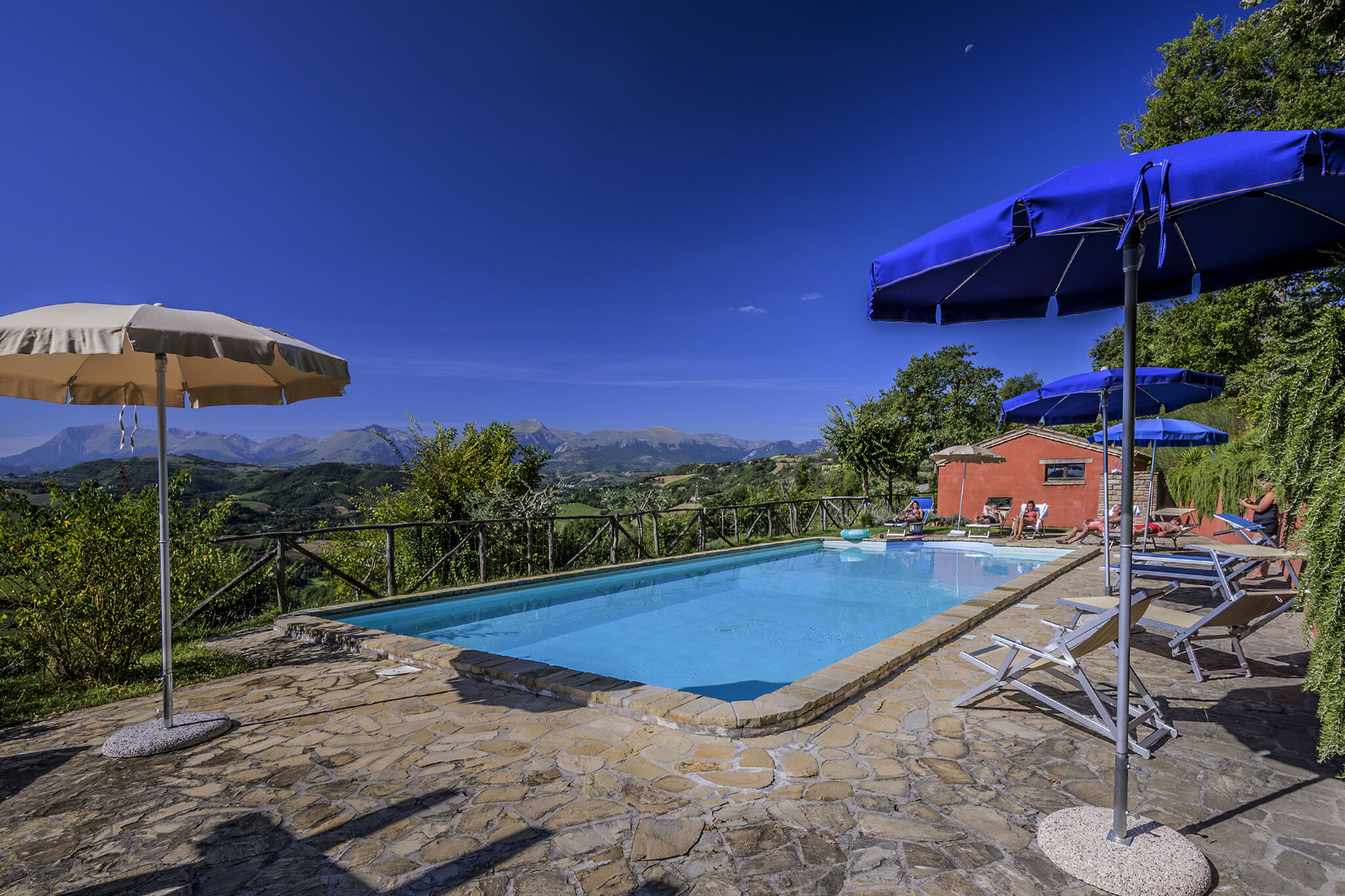 Fijn appartement in Monte San Martino met een zwembad