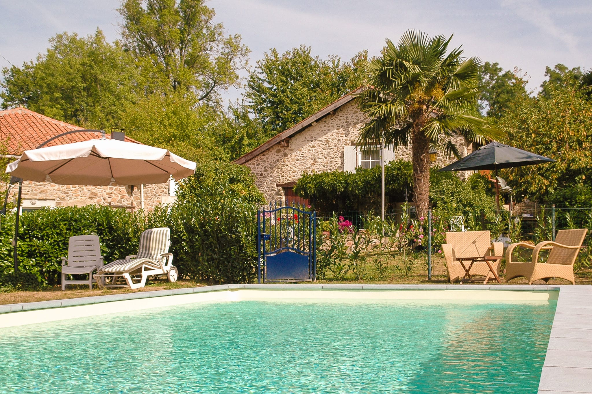 Gemütliches Cottage in Roussines mit Schwimmbad