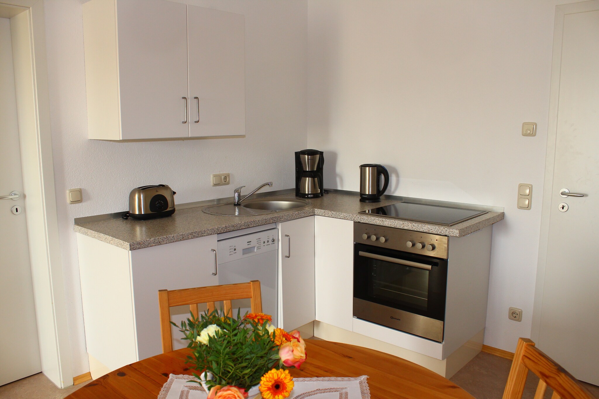 Ground floor: (open kitchen(cooker(ceramic), coffee machine(filter), oven, microwave, dishwasher, fridge-freezer), Living/diningroom(TV(satellite), radio), bedroom(double bed), bedroom(double bed), bathroom(shower, washbasin, toilet), Landing)\n\ncot, heating(central), garden(shared with other guests), garden furniture, BBQ(charcoal), parking, high chair, Charging post for electric cars