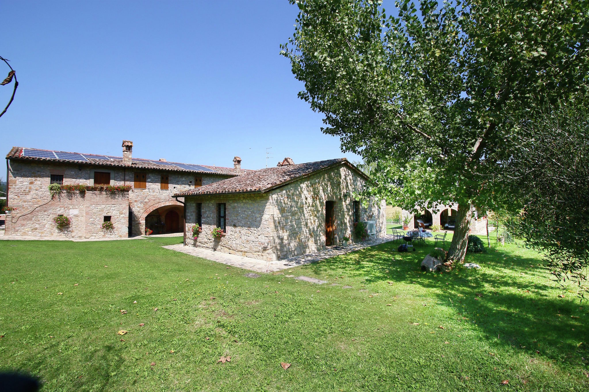 Geräumiges Ferienhaus in Pian di San Martino mit Pool