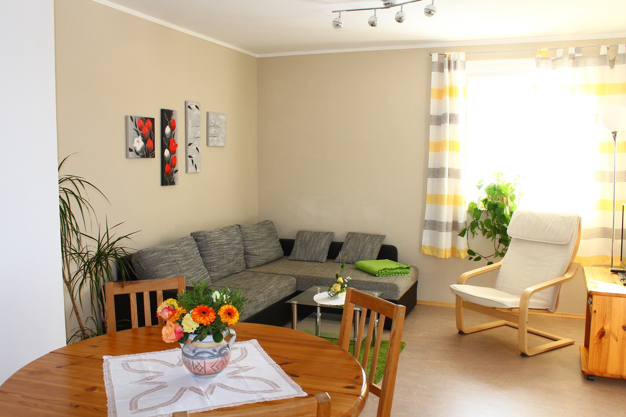 Located in the peaceful village of Weißig, near Struppen, this inviting first-floor apartment offers a comfortable stay for up to 4 guests. Ideal for families or small groups, it features two bedrooms—one with a double bed, the other with a bunk bed—plus a cozy living/dining area with satellite TV and radio.
The open kitchen is fully equipped with a ceramic cooker, oven, microwave, dishwasher, fridge-freezer, and filter coffee machine, making home-cooked meals a breeze. The modern bathroom includes a shower, washbasin, and toilet, while extras like a cot, high chair, and central heating ensure year-round comfort.
Step outside to enjoy the shared garden with charcoal barbecue, furniture, and private parking. An electric car charging station adds eco-friendly convenience. With a forest just 500 m away, the Elbe River (2 km), and a public playground (250 m) nearby, this location is perfect for nature lovers and families. Restaurants (100 m), bike rentals, and public transport (500 m) make exploring Saxon Switzerland and Dresden effortless.
