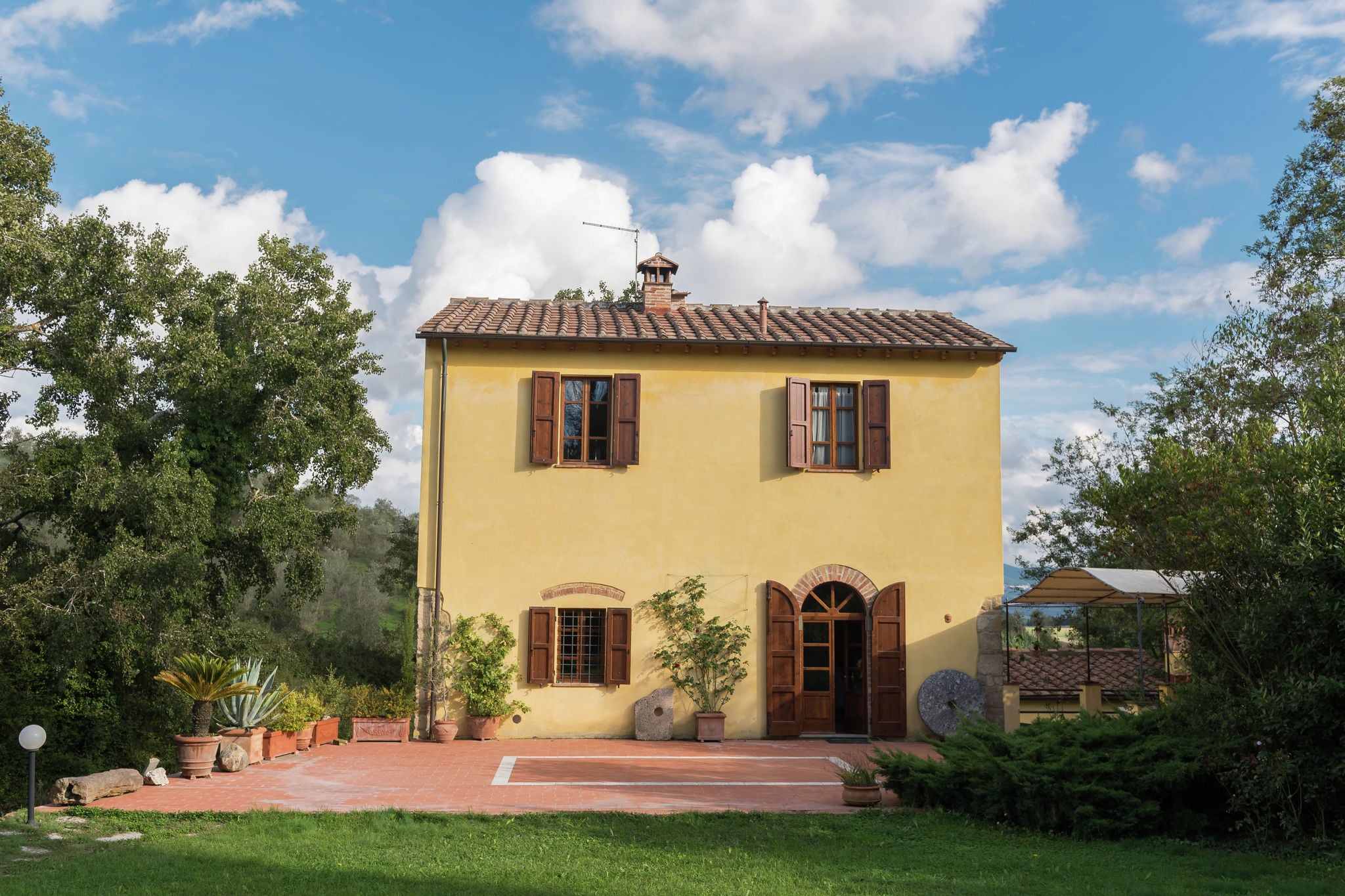 Sfeervol vakantiehuis in Rosignano Marittimo met een tuin
