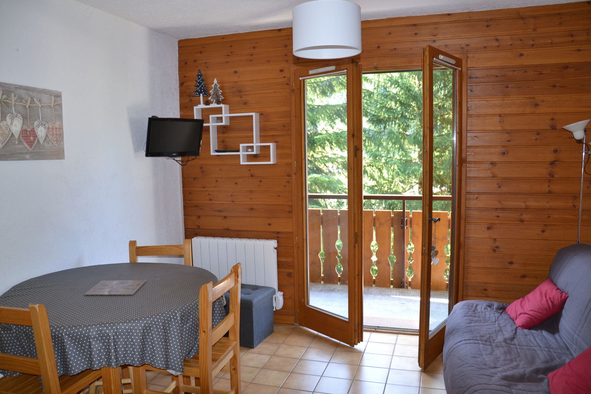 Apartment with balcony located near the ski lifts