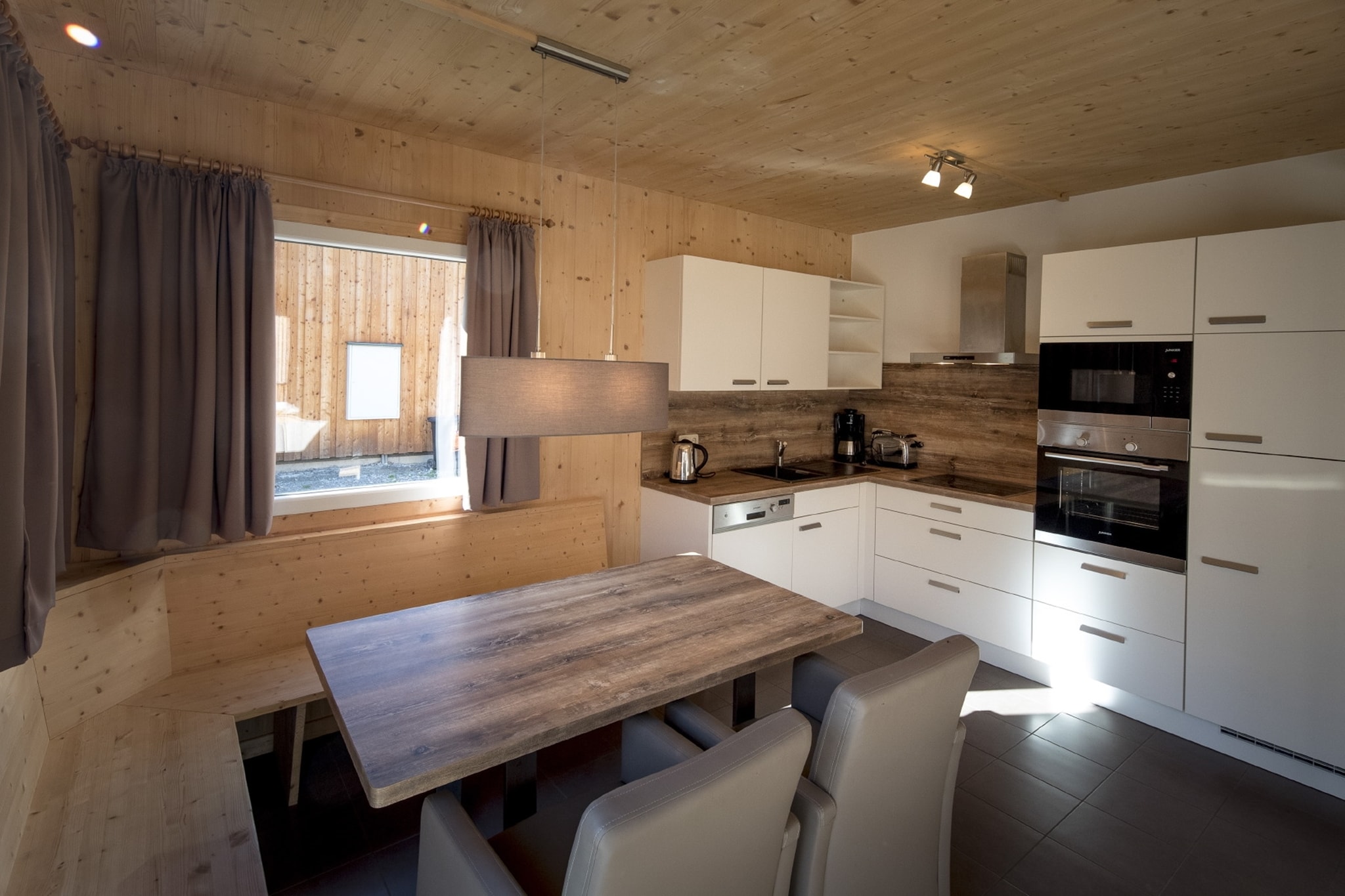 Deluxe chalet with whirlpool