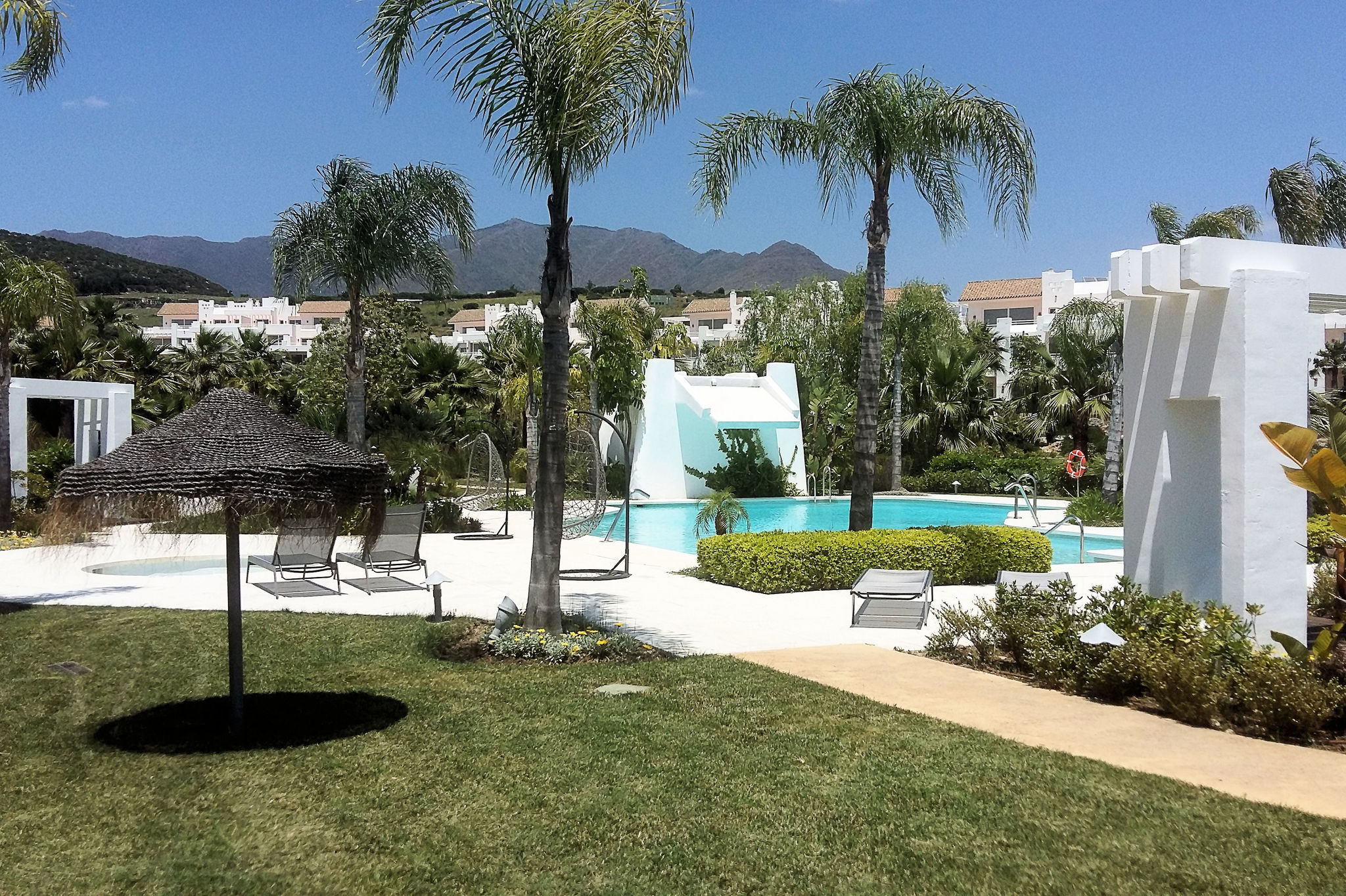 Luxe appartement in Estepona met gedeeld zwembad