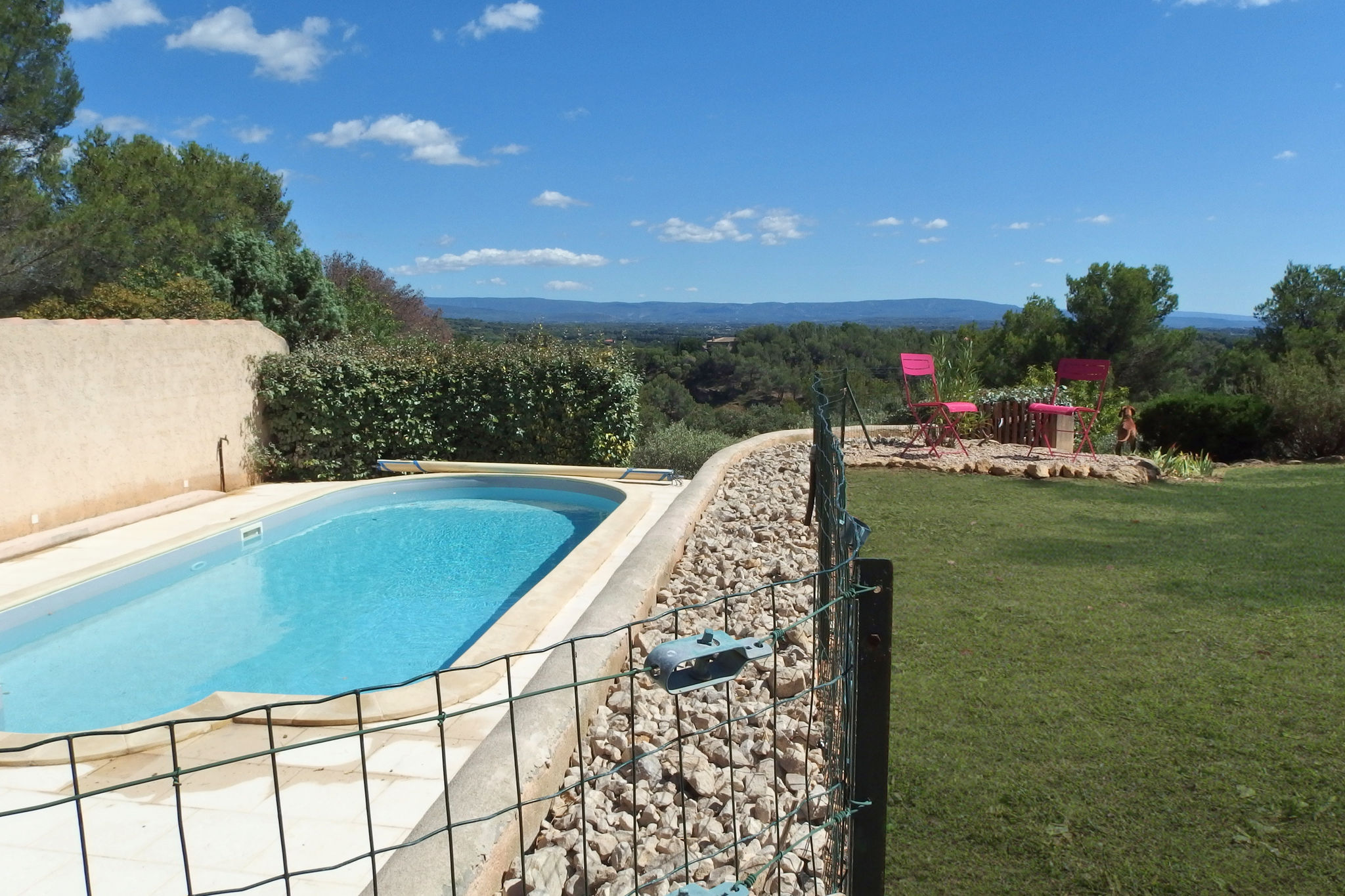 Moderne Villa mit beheiztem, privatem Schwimmbad in der Nähe des Mont Ventoux.