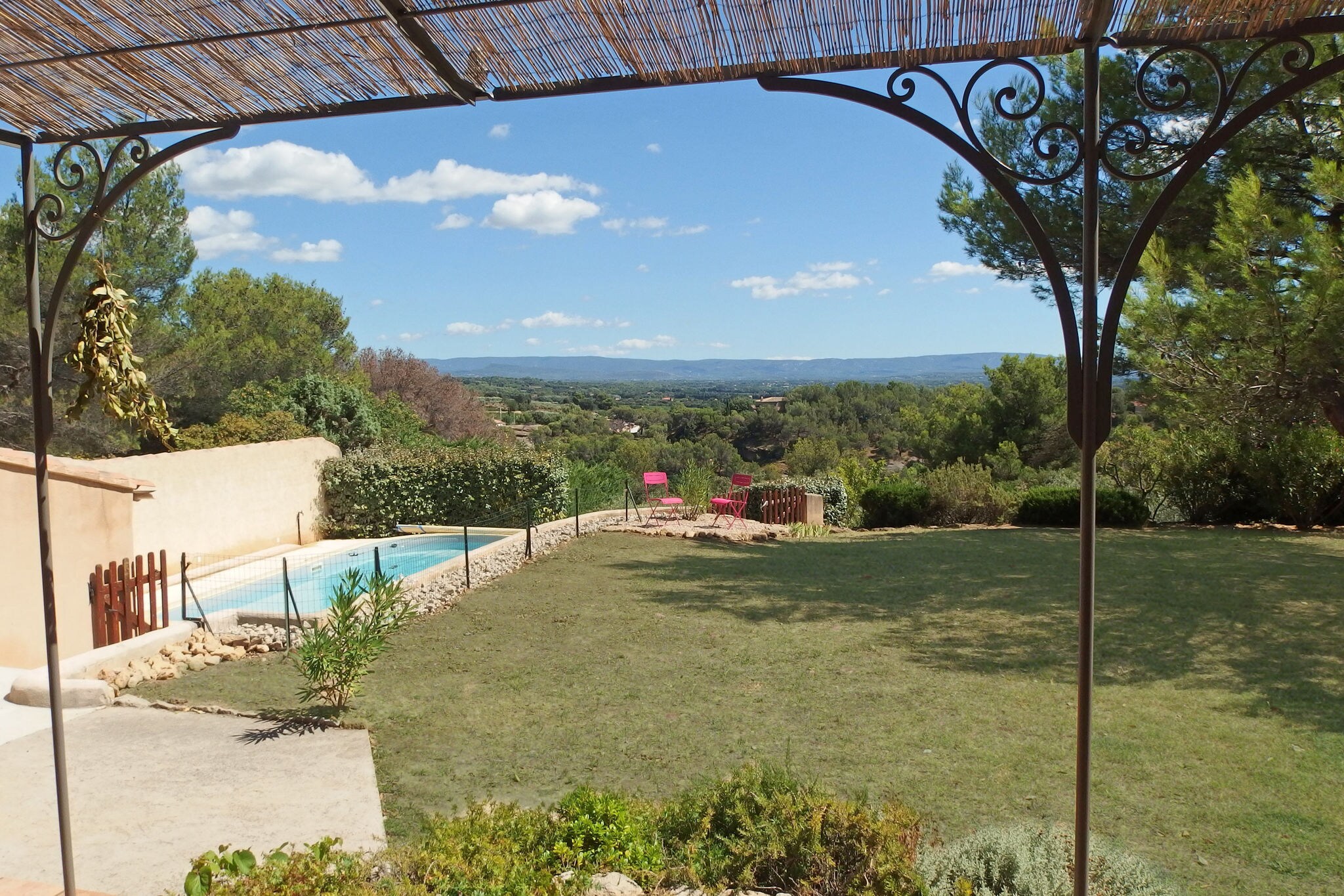 Villa moderne avec piscine privée chauffée près du Mont Ventoux.