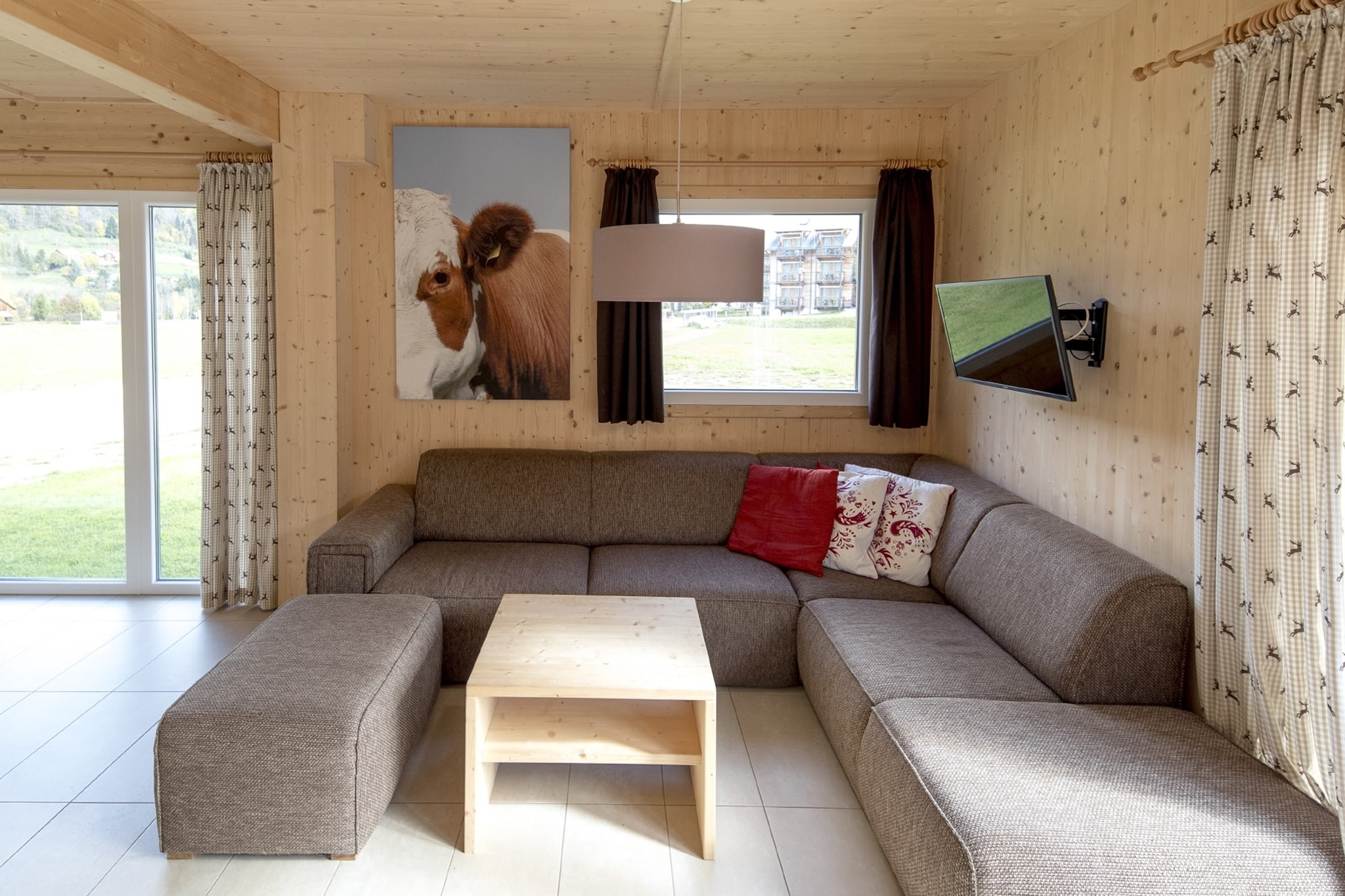 " Discover the epitome of alpine luxury in our exclusive deluxe chalet, offering 115 m² of meticulously designed living space for up to 10 guests. Perfectly situated at the Kreischberg Valley Station, this chalet provides a blend of elegance and comfort, making it an ideal choice for an unforgettable mountain retreat. The chalet features five beautifully appointed bedrooms, including four with double beds and one with two single beds, ensuring ample space for everyone. With two stylish bathrooms equipped with either a shower or an indoor whirlpool tub, and a hairdryer available, your comfort is guaranteed.
Situated in a top location at Kreischberg Valley Station, the chalet offers direct access to premier skiing and breathtaking alpine views. Your stay also includes the Murau-Murtal GuestCard for summer activities, offering additional perks and discounts on local attractions.
The heart of the chalet is its spacious living-dining area, thoughtfully designed with a cozy seating arrangement and a flat-screen TV, perfect for relaxing after a day of adventures. The open kitchen is a chef’s dream, fully equipped with cutlery, cookware, a ceramic hob, oven, dishwasher, and a fridge with a freezer compartment. Additional amenities include a toaster, kettle, and coffee machine. A small starter kit with essential cleaning supplies, including dishwasher tabs, dishwashing liquid, a sponge, garbage bags, and a cleaning and tea towel, will be ready for you upon arrival. Indulge in the luxury of your own private whirlpool and unwind in the infrared sauna, ideal for relaxation and rejuvenation. Free Wi-Fi and satellite TV are provided to keep you connected and entertained throughout your stay.
Please note that all images are sample images; each chalet is uniquely decorated to provide a personalized touch. "