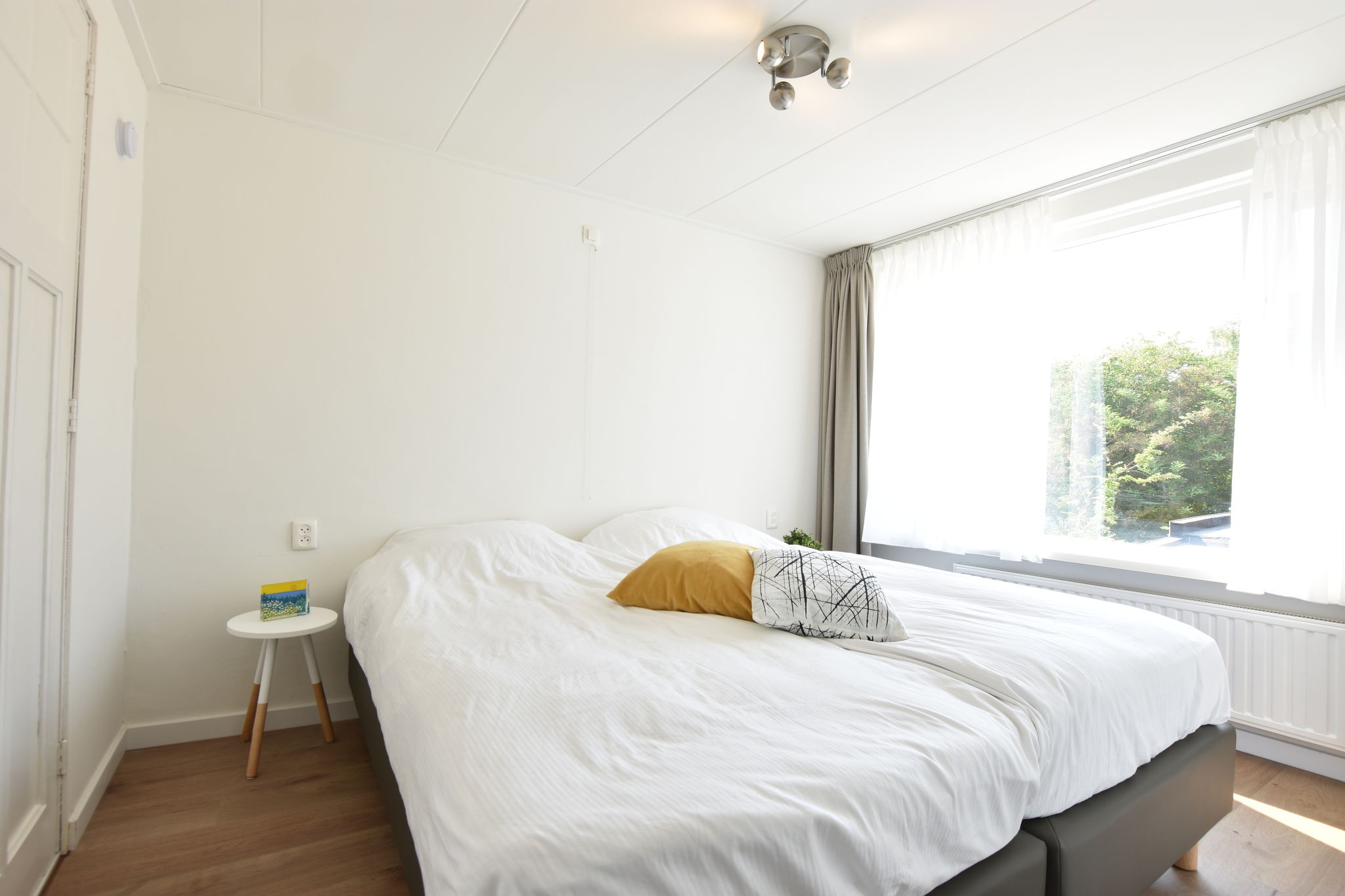 Rustig vakantiehuis in Nieuwvliet met een loungehoek bij zee