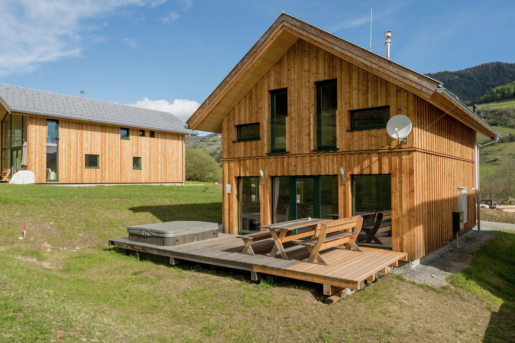 Welcoming chalet with hot tub
