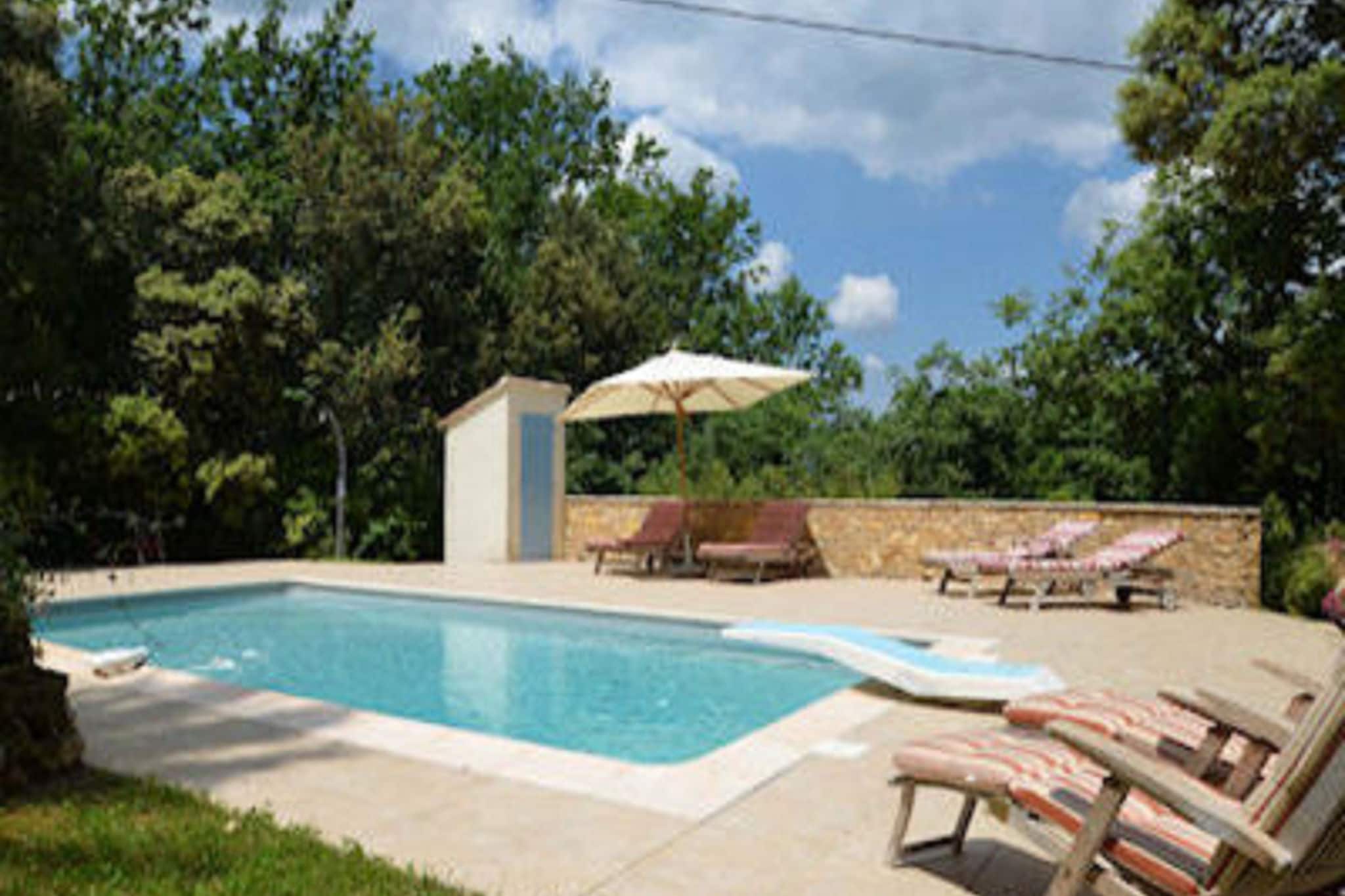 Maison de vacances avec piscine privée à Nans-les-Pins
