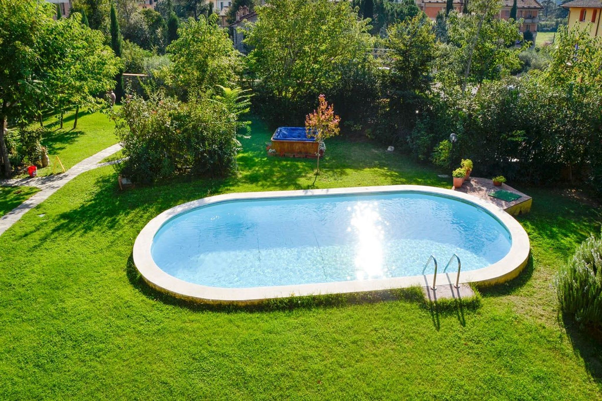 Boerderij in Cortona met zwembad en bubbelbad in de heerlijke tuin