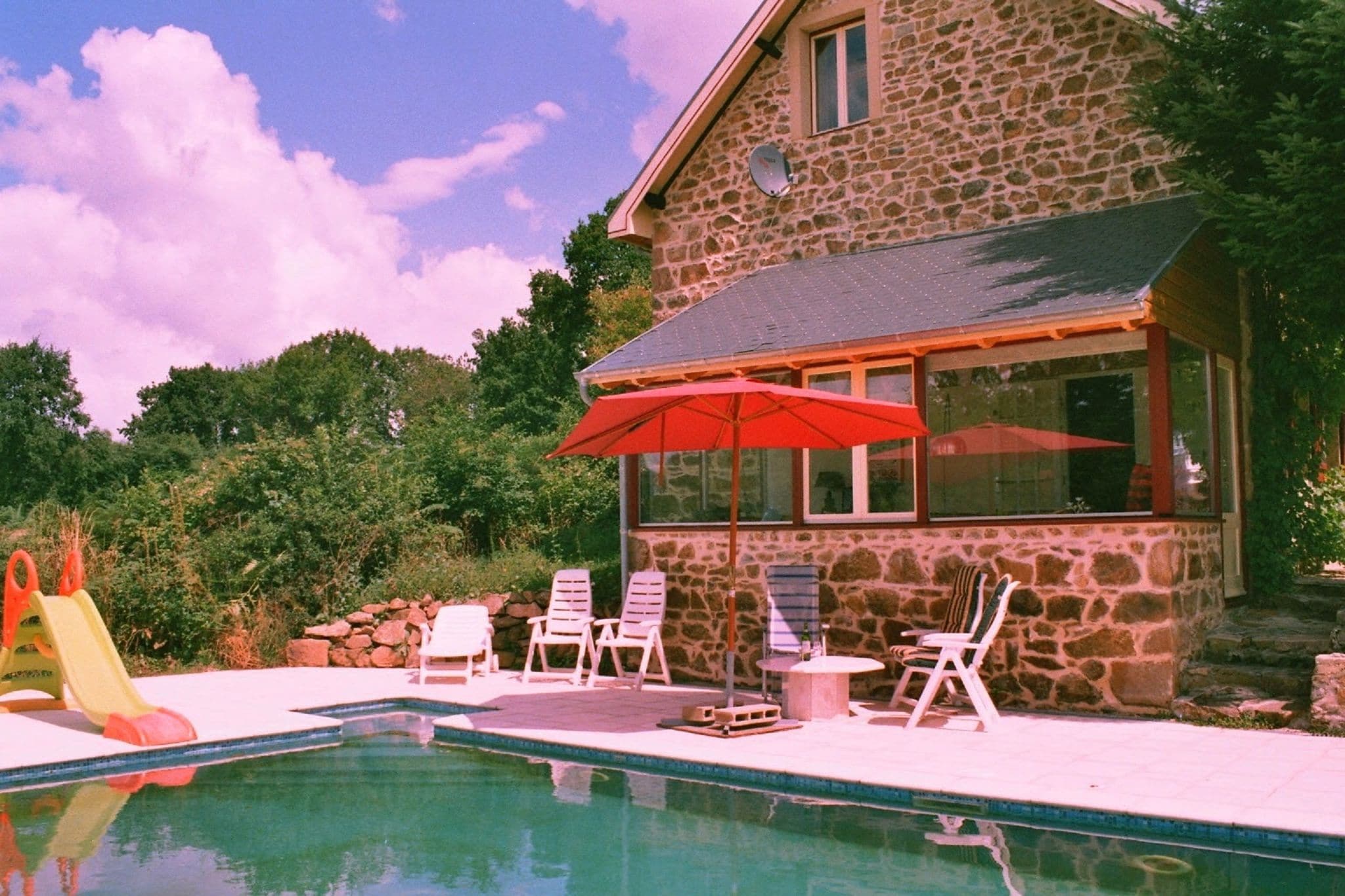Maison de vacances à la campagne à Virlet, piscine privée
