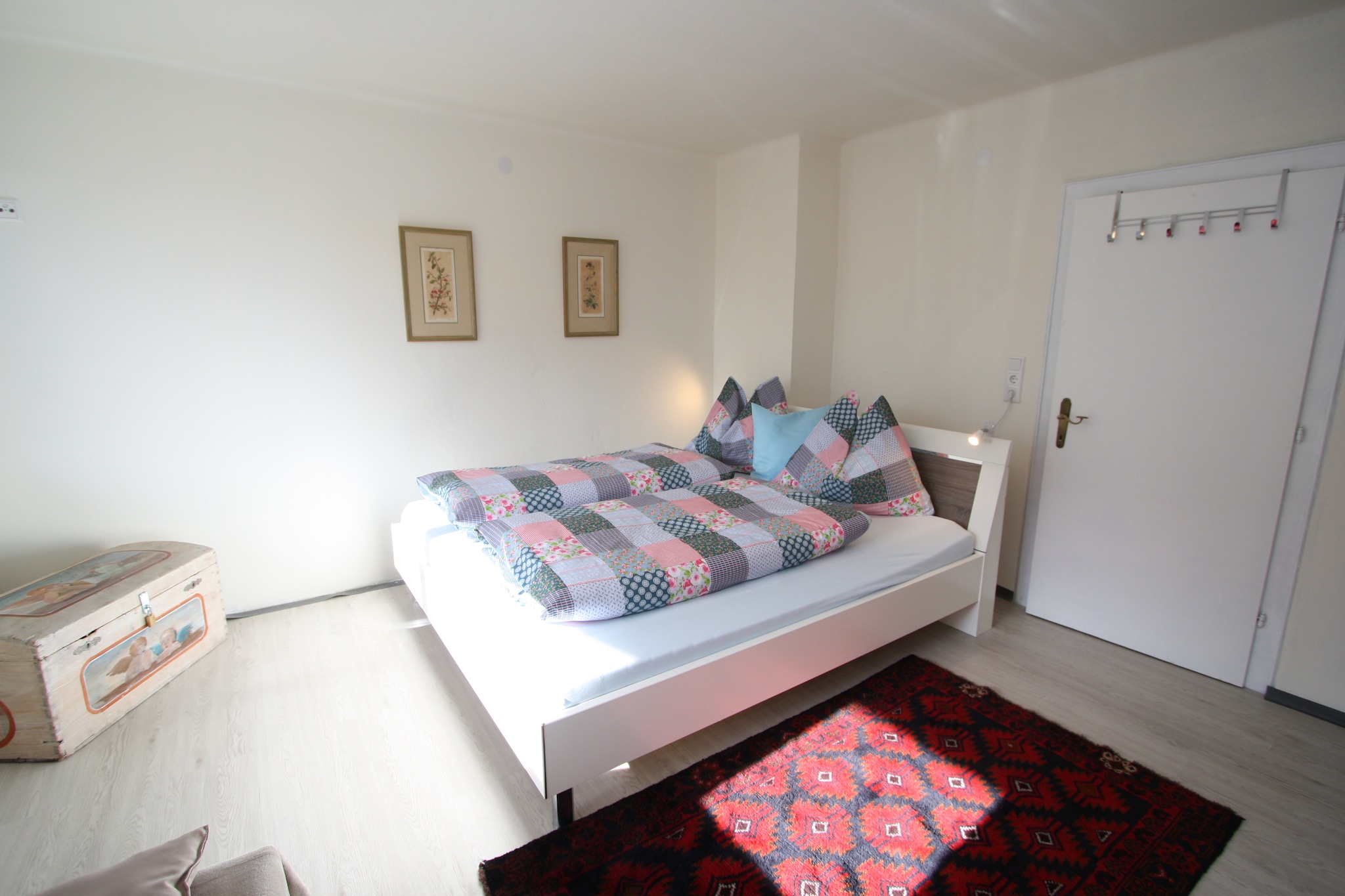 Ground floor: (Large kitchen(TV, seating area, cooker(4 ring stoves), oven, fridge-freezer), bedroom(double sofa bed, bunk bed), bathroom(shower, washbasin), toilet)\n\nhallway(ski boot heaters), heating(central), terrace, garden furniture, parking