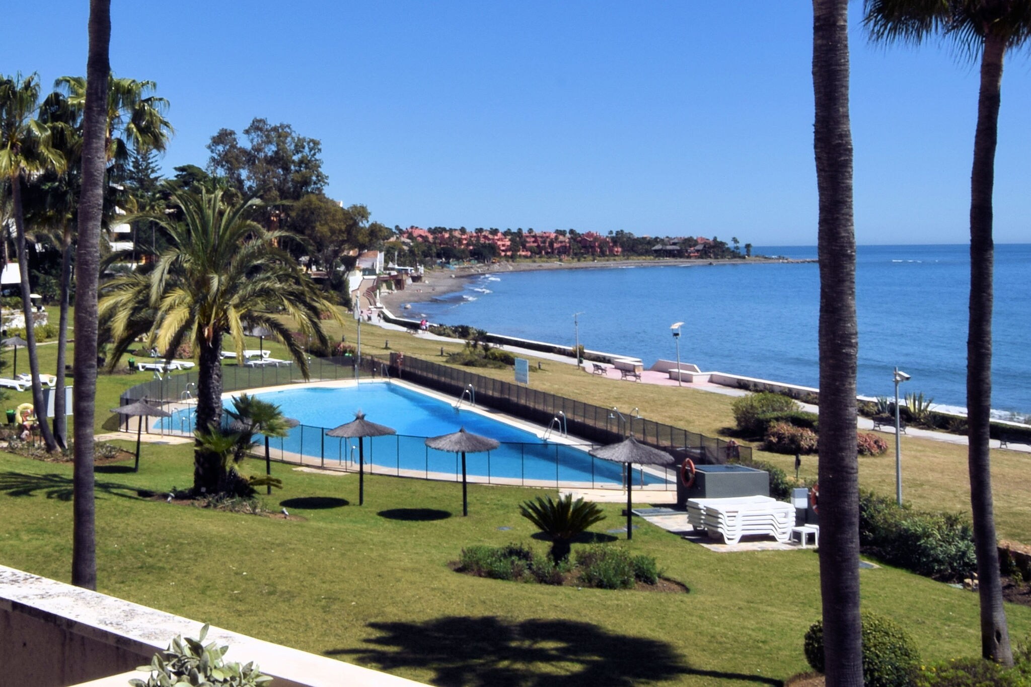 Moderne Ferienwohnung in Estepona mit Swimmingpool