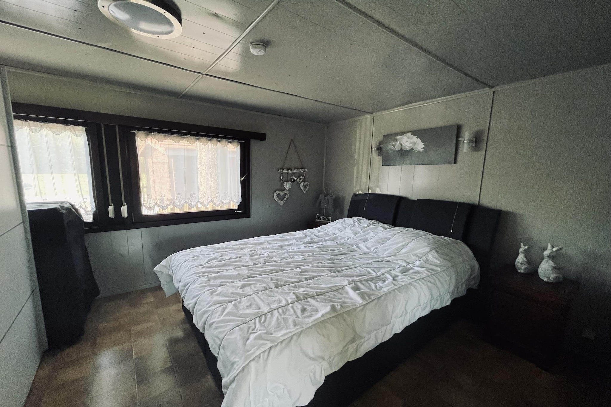 Ground floor: (open kitchen(toaster, cooker(gas), coffee machine, oven, microwave, fridge-freezer), Living/diningroom(TV(cable), DVD player, stereo unit), bedroom(double bed), bathroom(shower, washbasin, toilet))\n\nsingle folding bed, single folding bed, bathtub or shower, patio, heating(electric), air conditioning, terrace(roofed), garden(fenced), garden furniture, sun loungers, BBQ, parking, deckchairs, children\'s bed