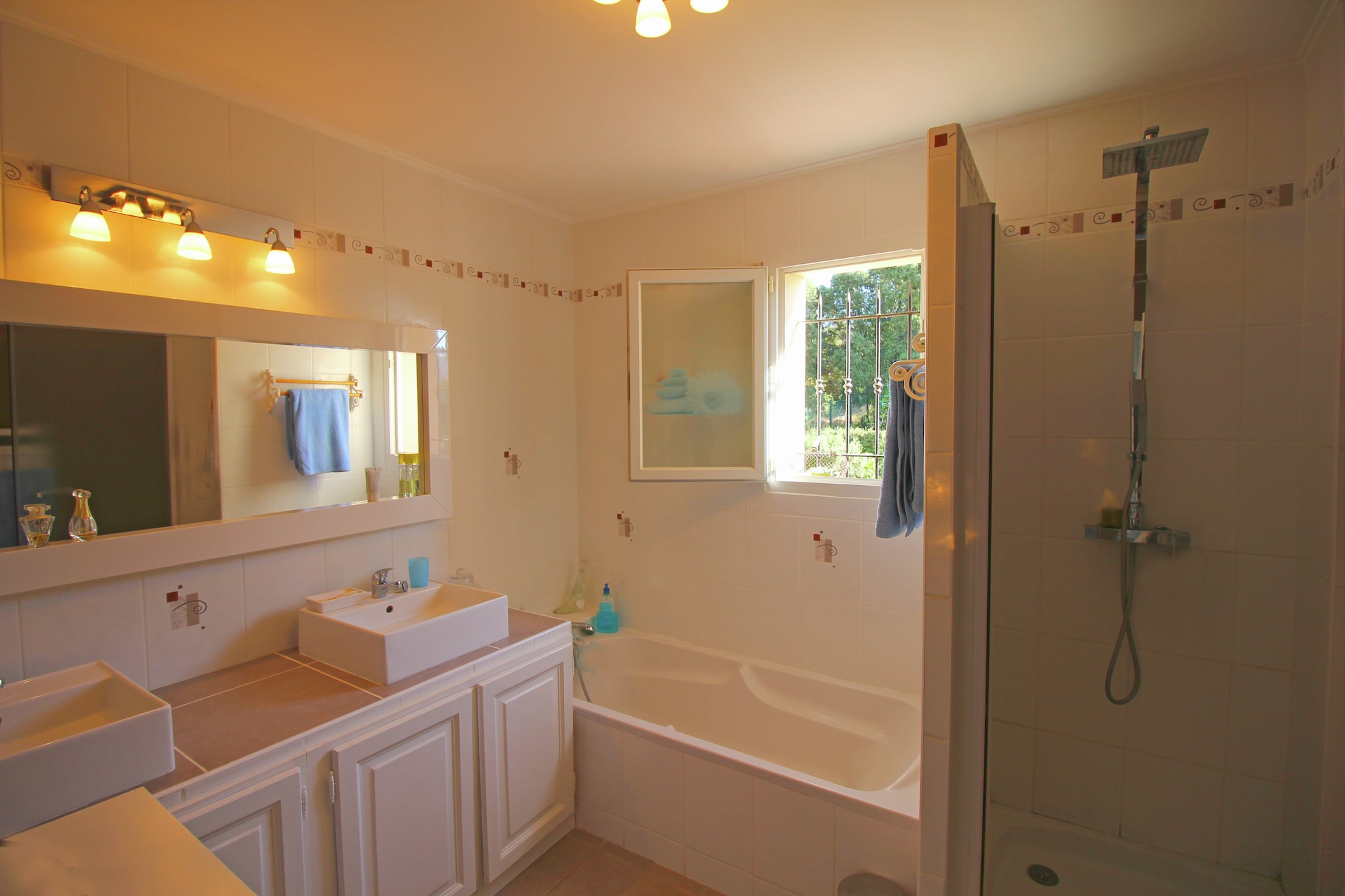 Villa met klimaat en privé zwembad-Badkamer