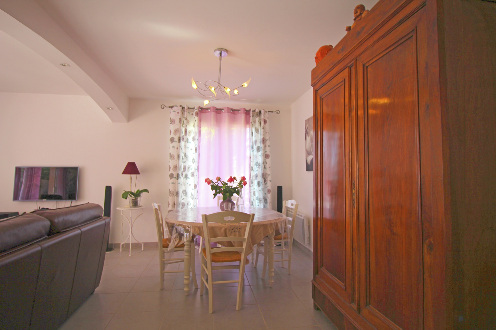 Villa met klimaat en privé zwembad-Eetkamer