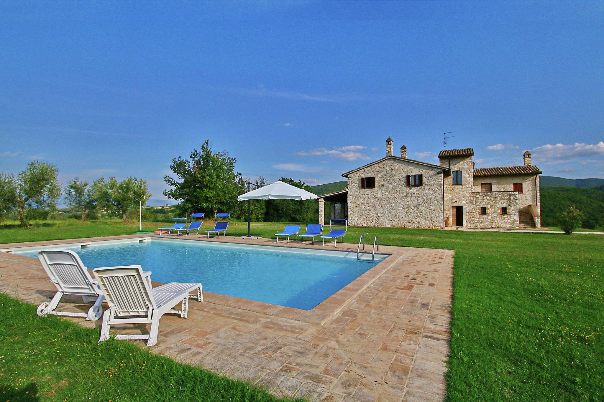 Villa met privé zwembad in de glooiende heuvels met  panoramisch uitzicht