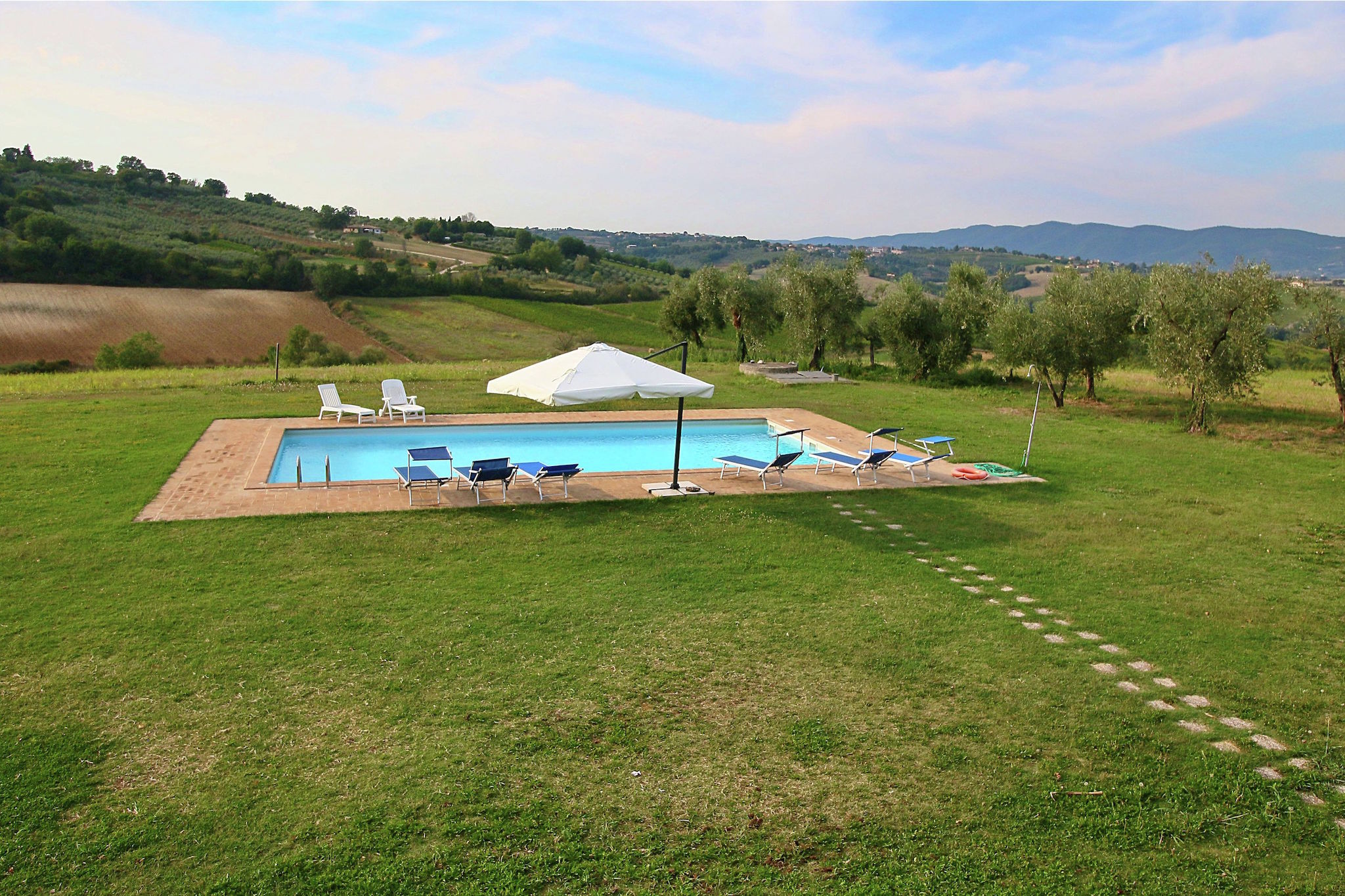 Villa met privé zwembad in de glooiende heuvels met  panoramisch uitzicht
