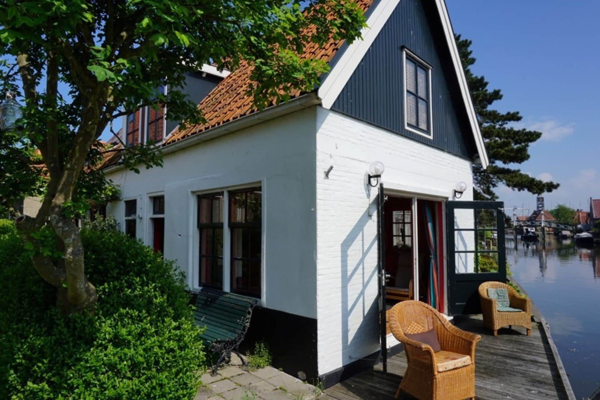 Heerlijk sfeervol vakantiehuis in Hindeloopen, direct aan de 11 stedentocht route