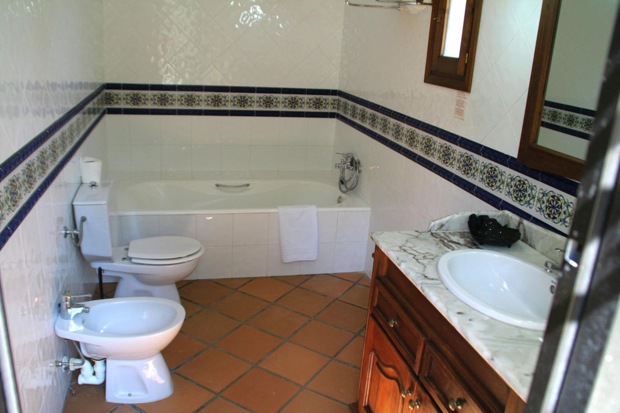 Splendid Mansion in Santa Eulària des Riu with bubble bath