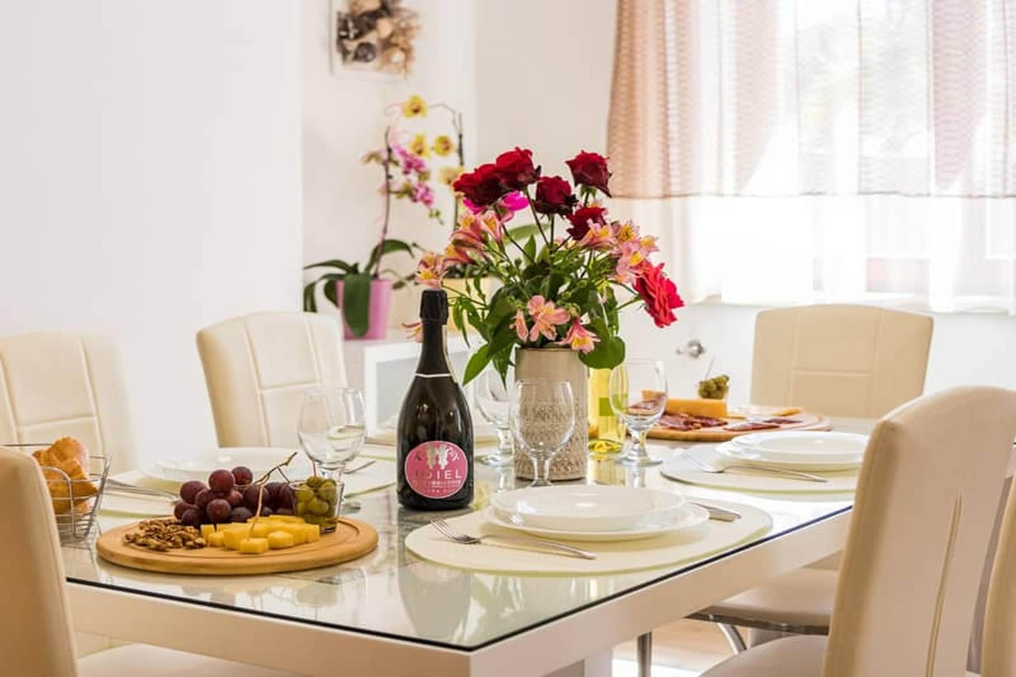 Villa Pietra - Esszimmer