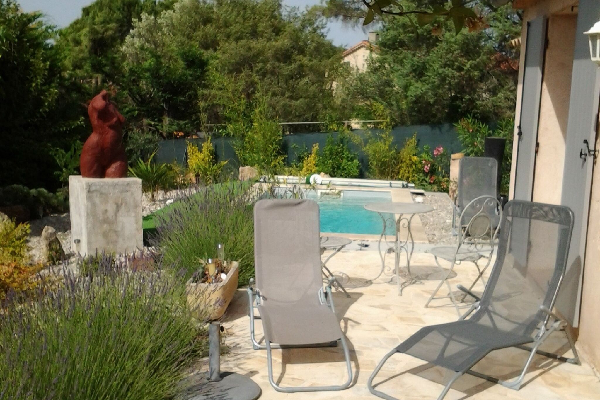 Romantic holiday home with a small private pool, located in the Provence.