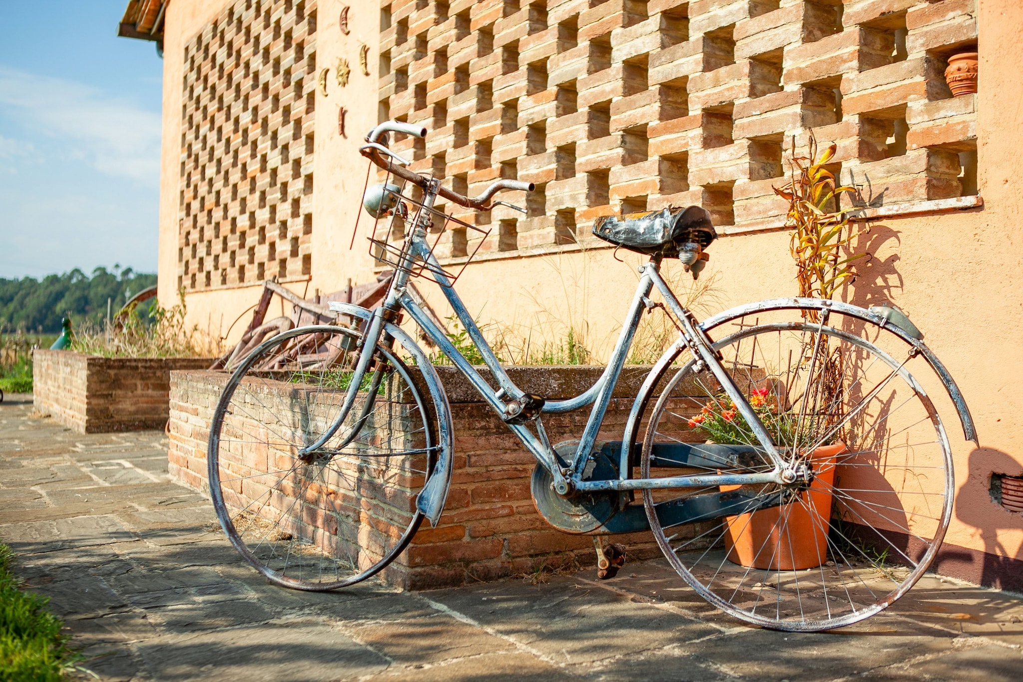 An optional utilities and service fee of EUR 80,00 will be charged before your arrival. Details are given below.<br> This family-friendly holiday home is in a very convenient location of Santa Croce sull'Arno of the Tuscan region. It has 2 bedrooms and can host up to 7 guests. A private terrace in place offers good views of the surrounding valleys while sipping on your steaming cup of coffee. _x000D_
_x000D_
At a distance of 2 km, you can find the town centre, supermarkets, and restaurants in Staffoli. Public transport can be availed only 2 km from the holiday home. Marina di Pisa is 50 km away if you would like to explore the shores. _x000D_
_x000D_
The holiday home has the character of an old Tuscan farmhouse along with modern comforts. The large kitchen is well equipped to cook breakfast and snacks. In the shared garden, you have garden furniture to sit and enjoy conversations with other guests. A bright living room has a fireplace, a dining table, and a high chair to offer a pleasant stay. _x000D_
_x000D_
Pisa Airport lies 35 km away. _x000D_
_x000D_
Guests can check into the property between 5-8 PM and check-out begin 8-10 AM. <br><b> Optional Utilities & Service Package </b><br><b> An optional utilities and service package of EUR 80,00 </b> can be selected prior to your arrival. You will receive a separate communication with the payment link should you wish to include it.<br>This package ensures a seamless stay and conveniently covers services such as final cleaning, utility consumption, service support, and protection against minor damages or incidental costs during your stay.<br>Guests who prefer may manage these services independently, provided the property is returned in good order at check-out.