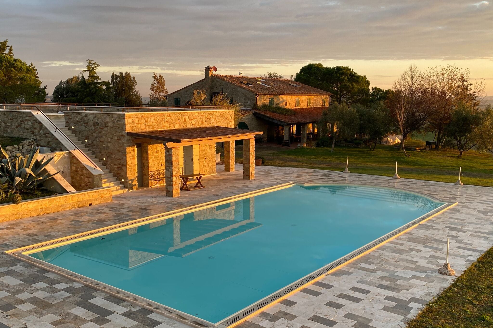 Geräumiges Ferienhaus mit Privatpool in Chianni, Italien