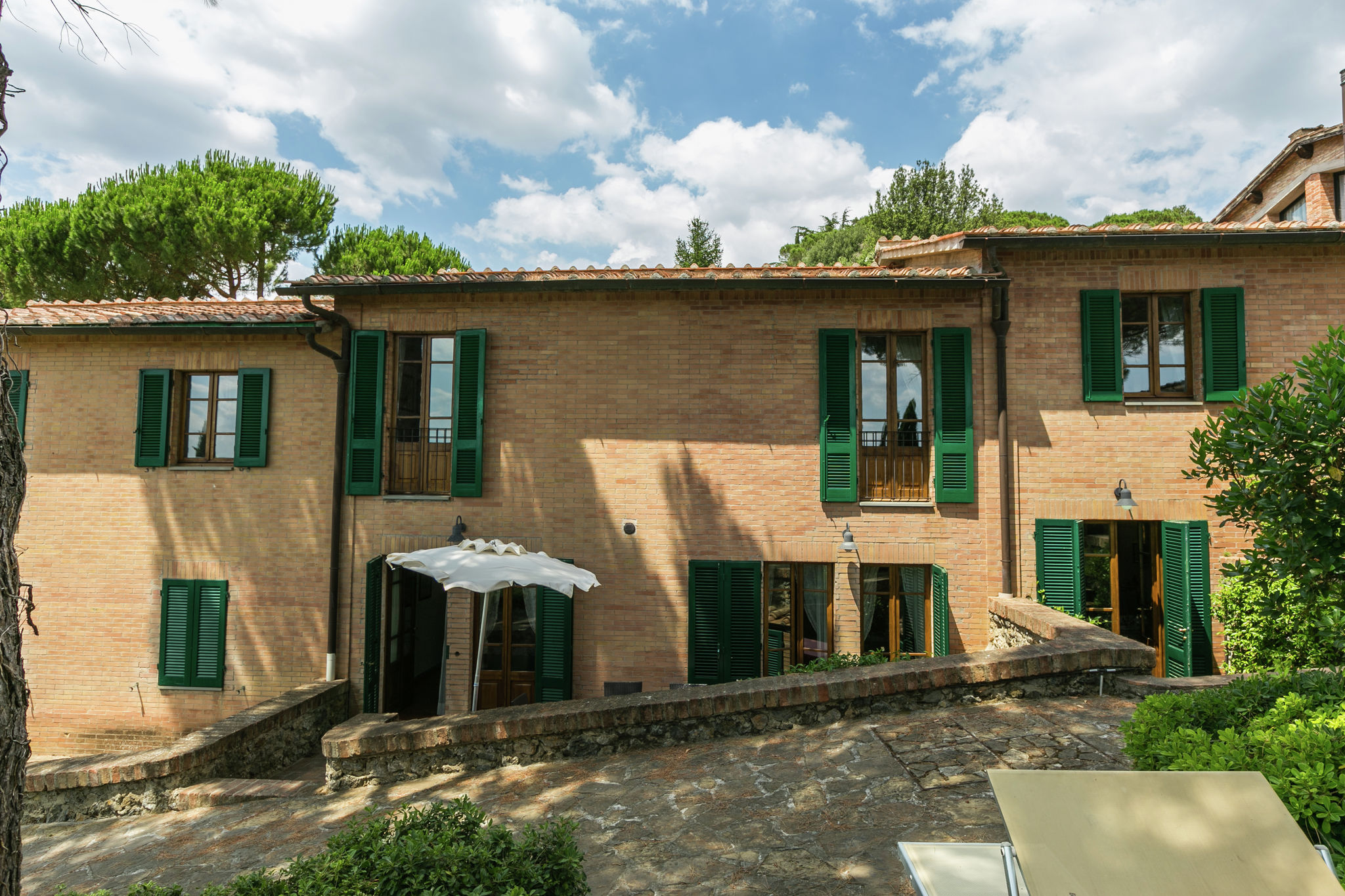 Holiday home 5 km from Sienna in the hills, swimming pool and garden