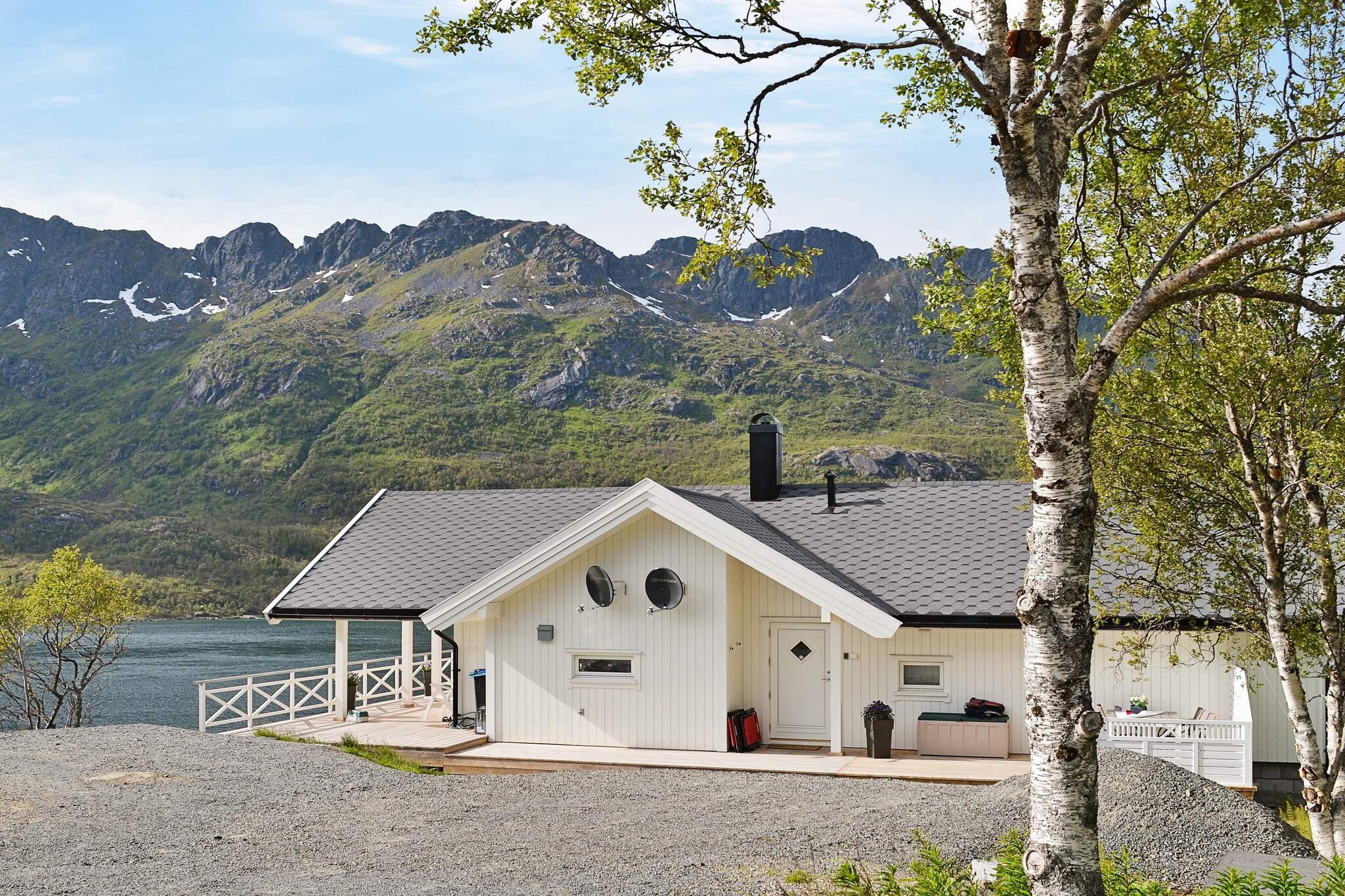 Comfortable holiday home with a magnificent view of steep mountains as high as 1050 meters, with glaciers covering the top. Enjoy the impressive view from the terrace, where you have the sensation of sitting in the middle of the scenery. Watch as ships pass by in the strait below. The cottage is tastefully furnished and has a large wood-burning stove with a glass door in the living room. Satellite dish. The location is perfect as a starting point for excursions by car around Lofoten. Svolvær, Lofoten's "capital", can be found 45 km away. Go fishing with the 16,5 ft boat with a 30 hp motor, available for rent and located by a dock 500 metres from the cottage. The boat is available between May 1st and September 2nd.