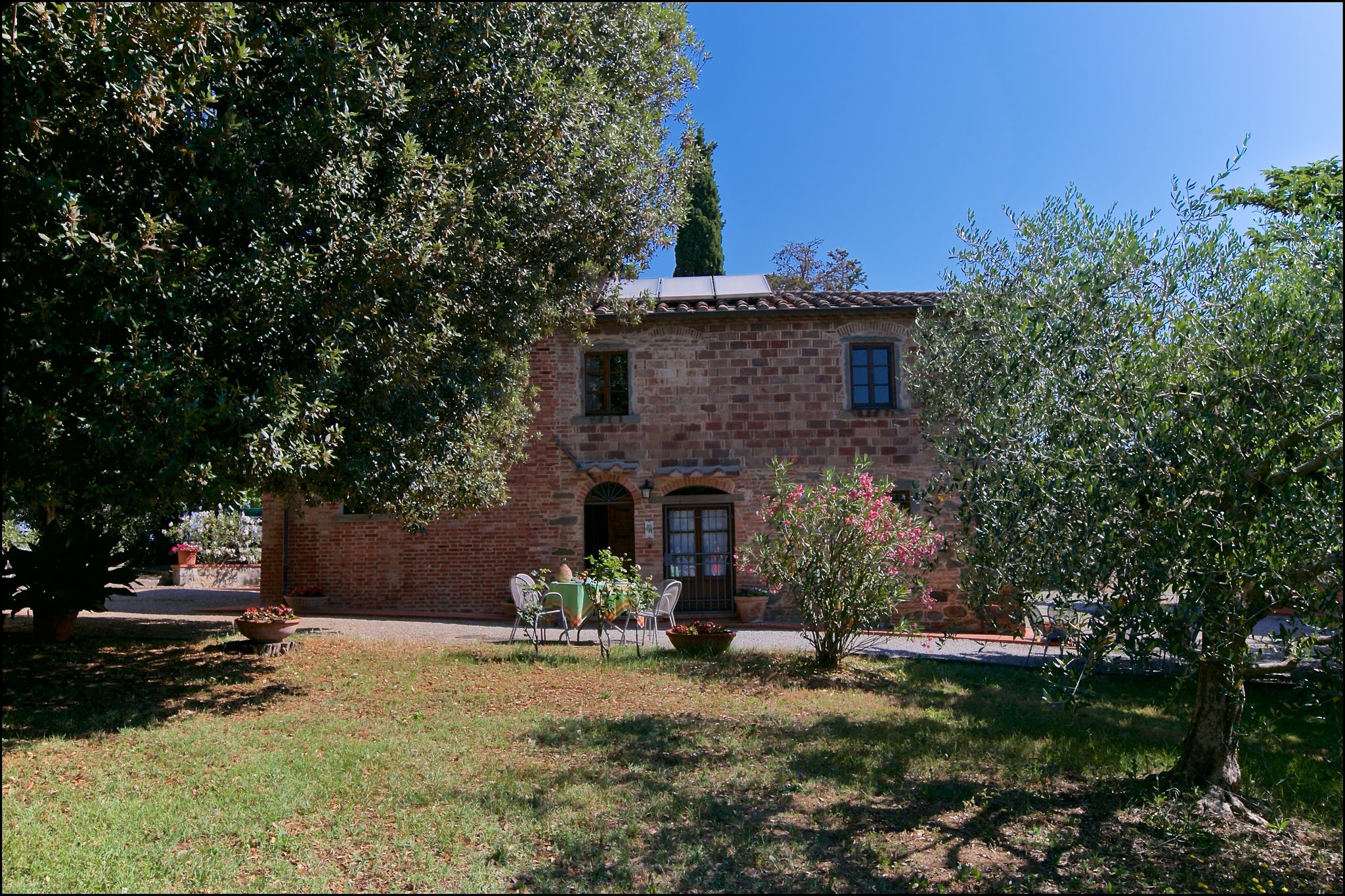 Farmhouse in Cortona with Pool, Terrace, Garden, Fireplace